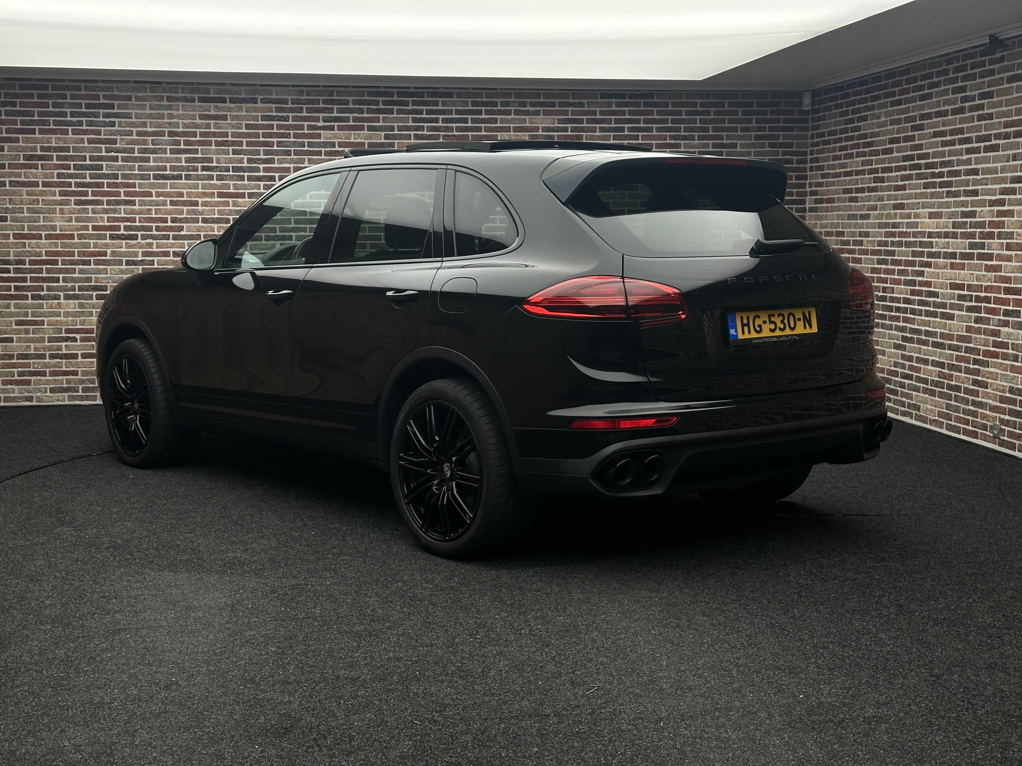 Foto van Porsche Cayenne S E-hybrid