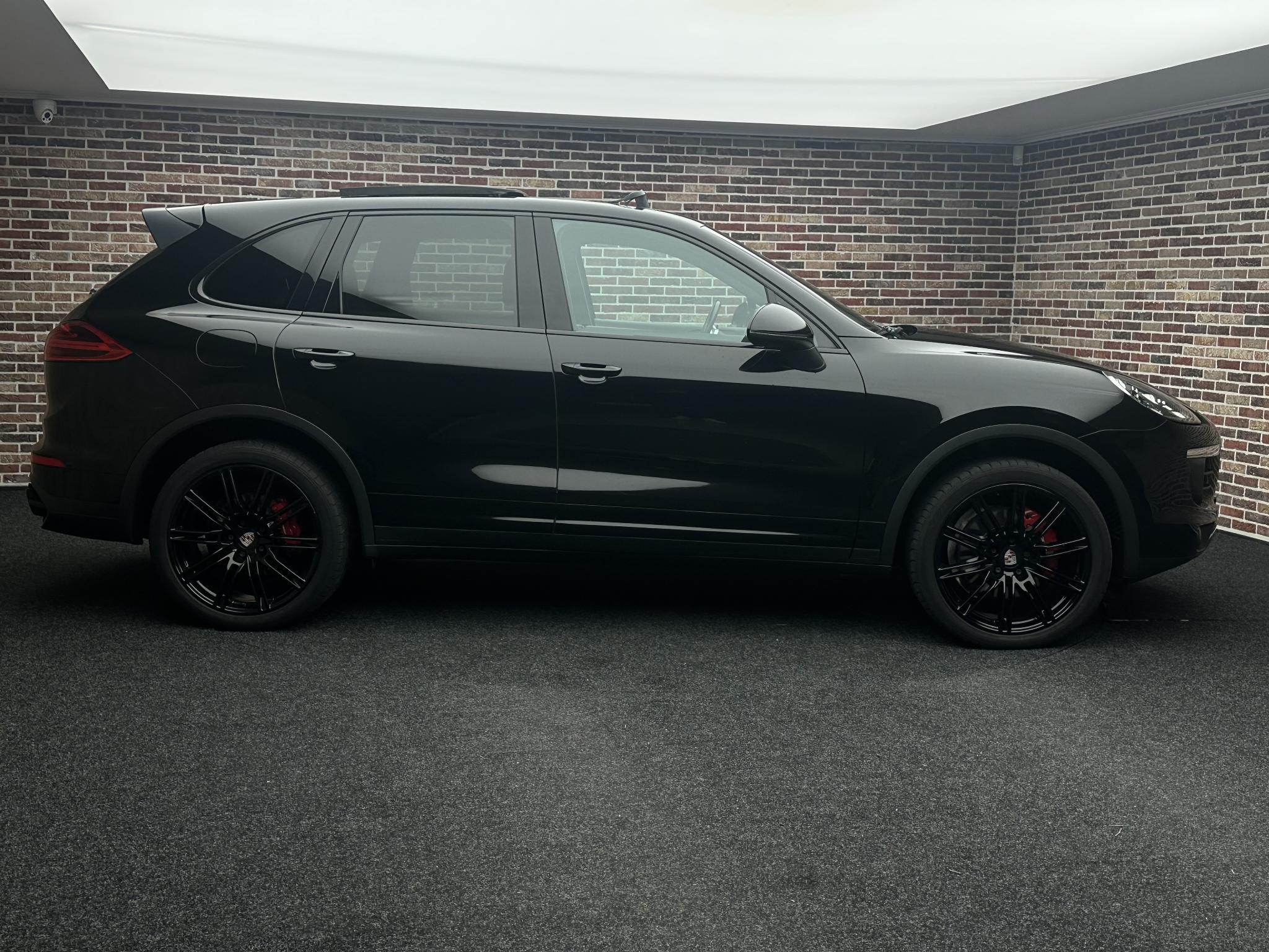 Foto van Porsche Cayenne S E-hybrid