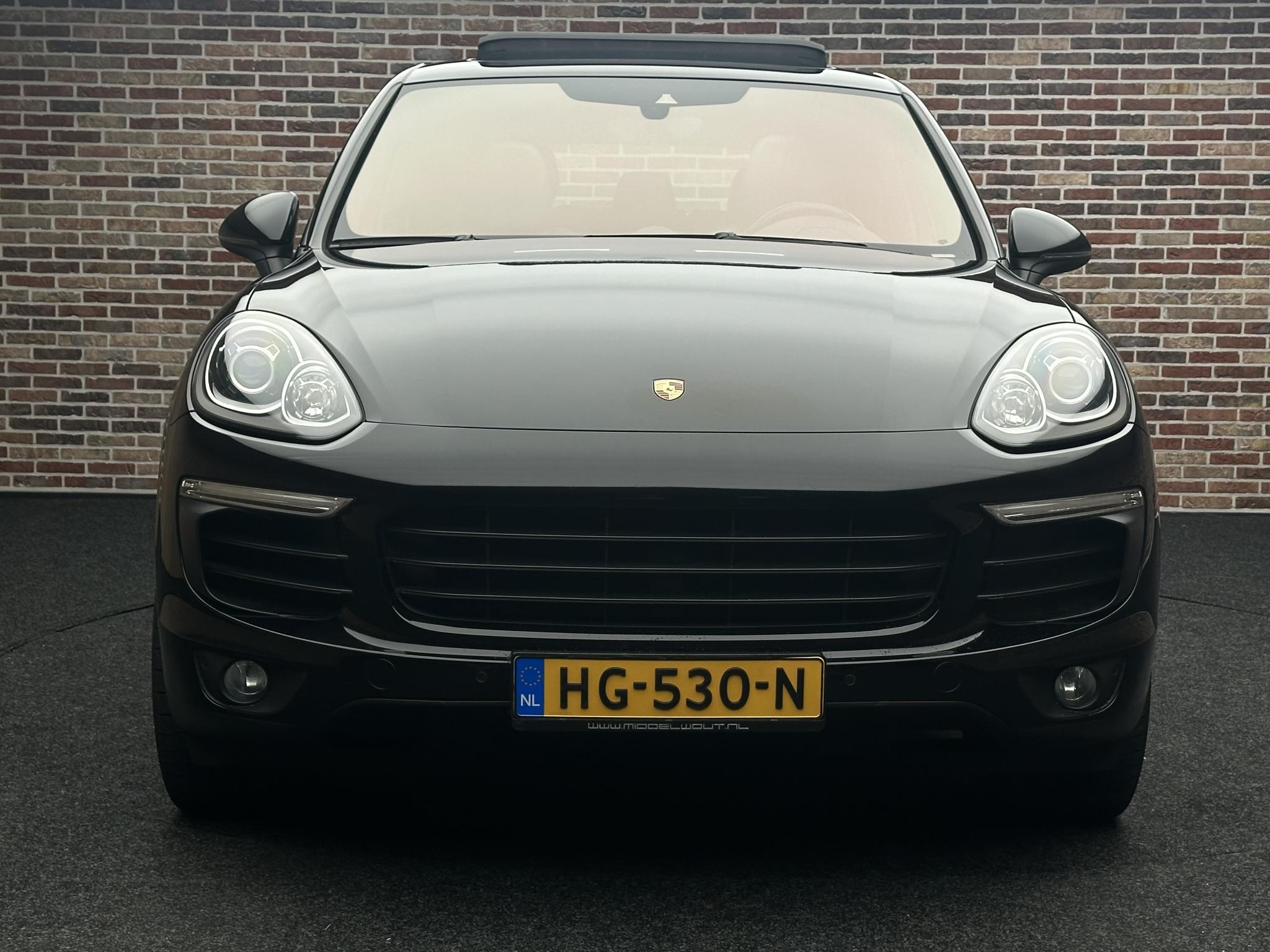 Foto van Porsche Cayenne S E-hybrid