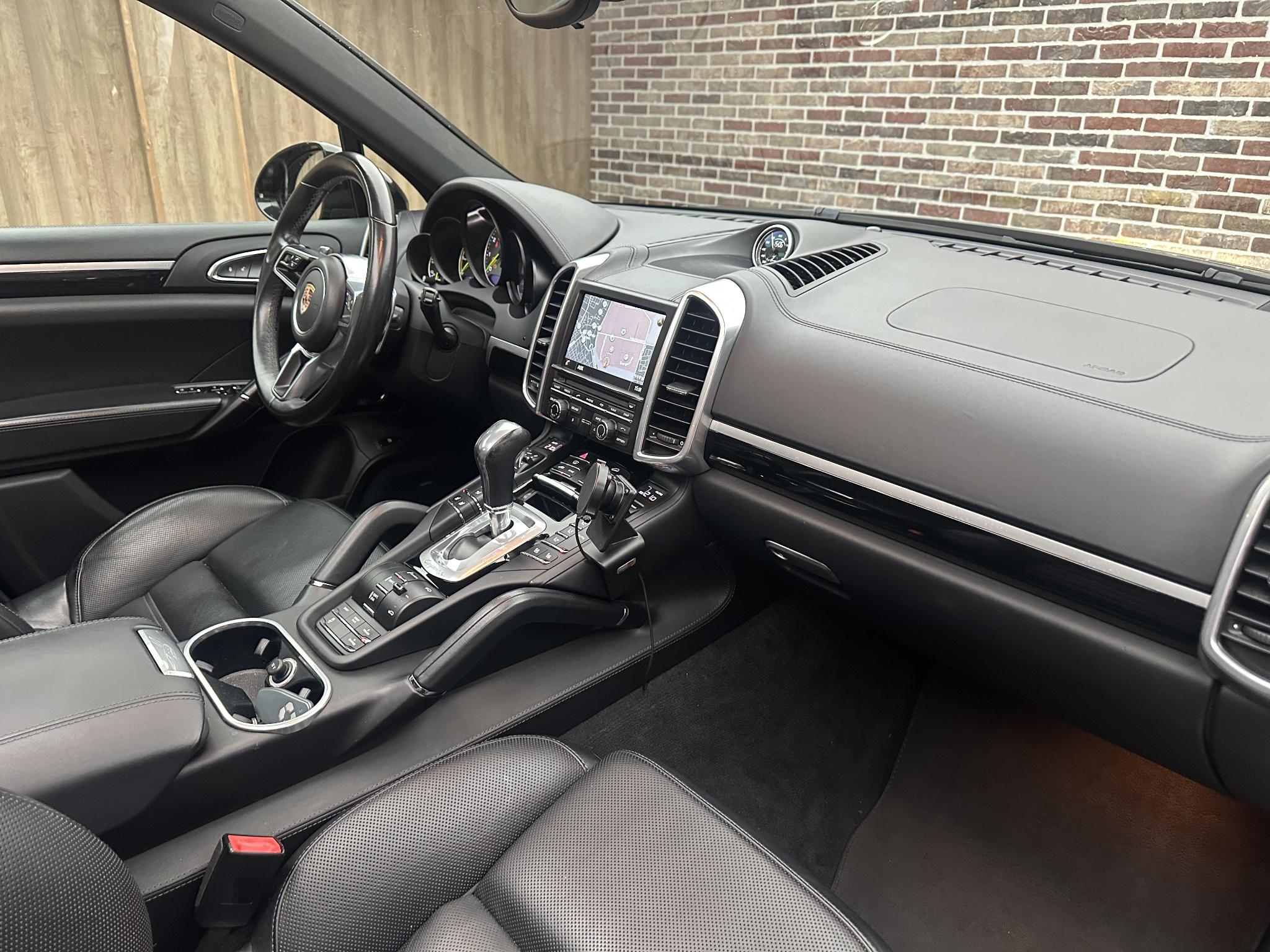 Foto van Porsche Cayenne S E-hybrid
