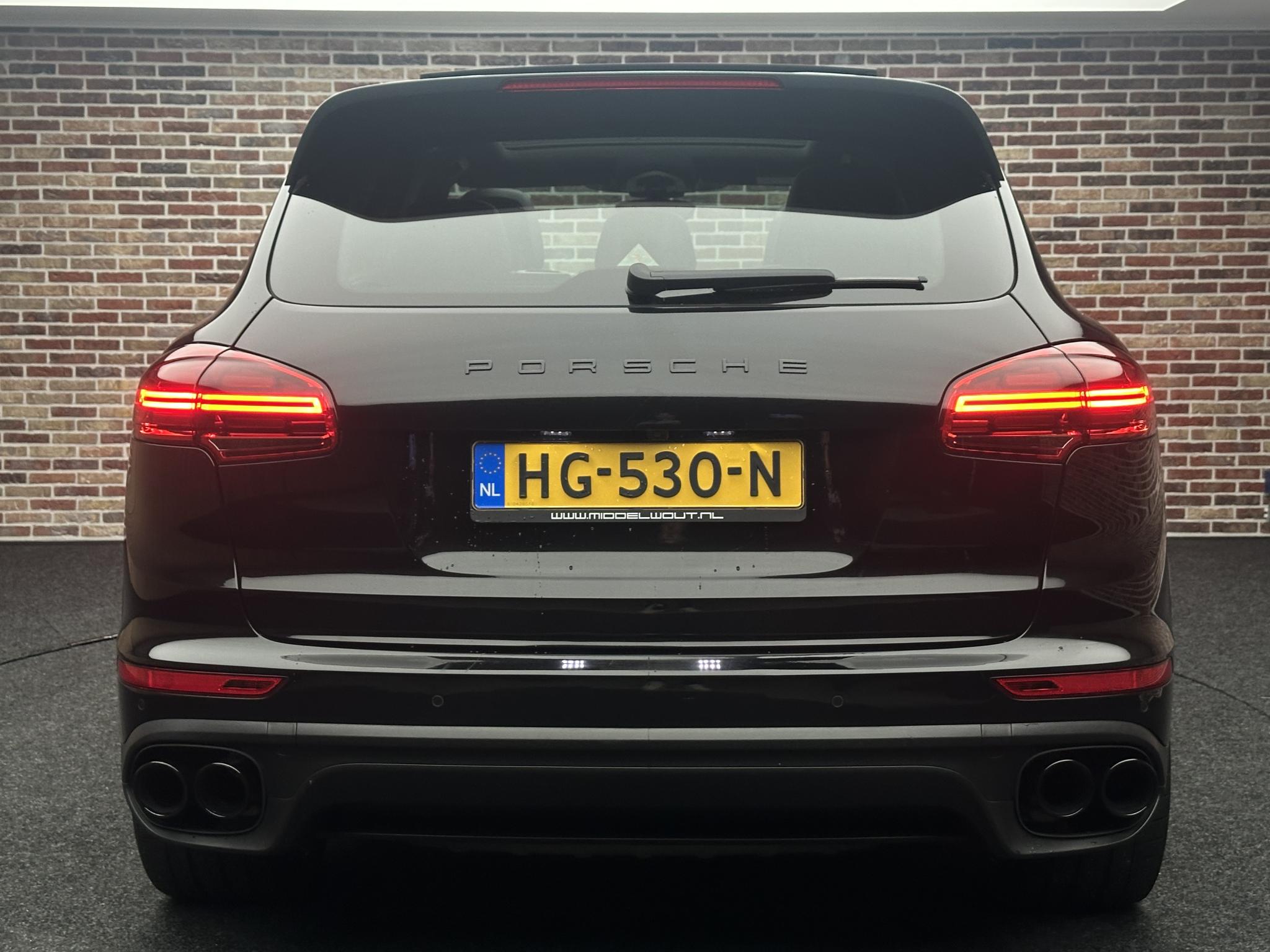 Foto van Porsche Cayenne S E-hybrid