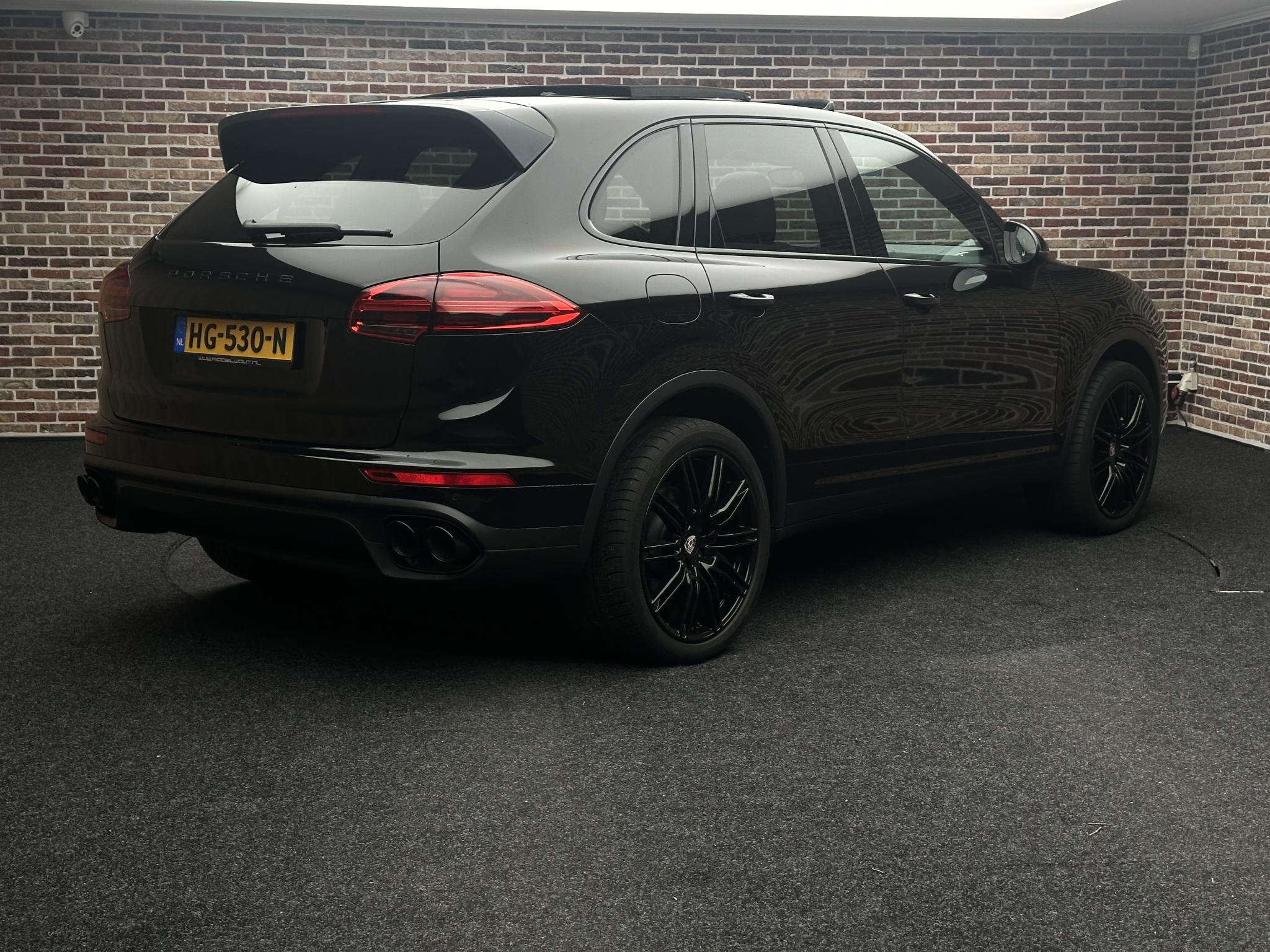 Foto van Porsche Cayenne S E-hybrid