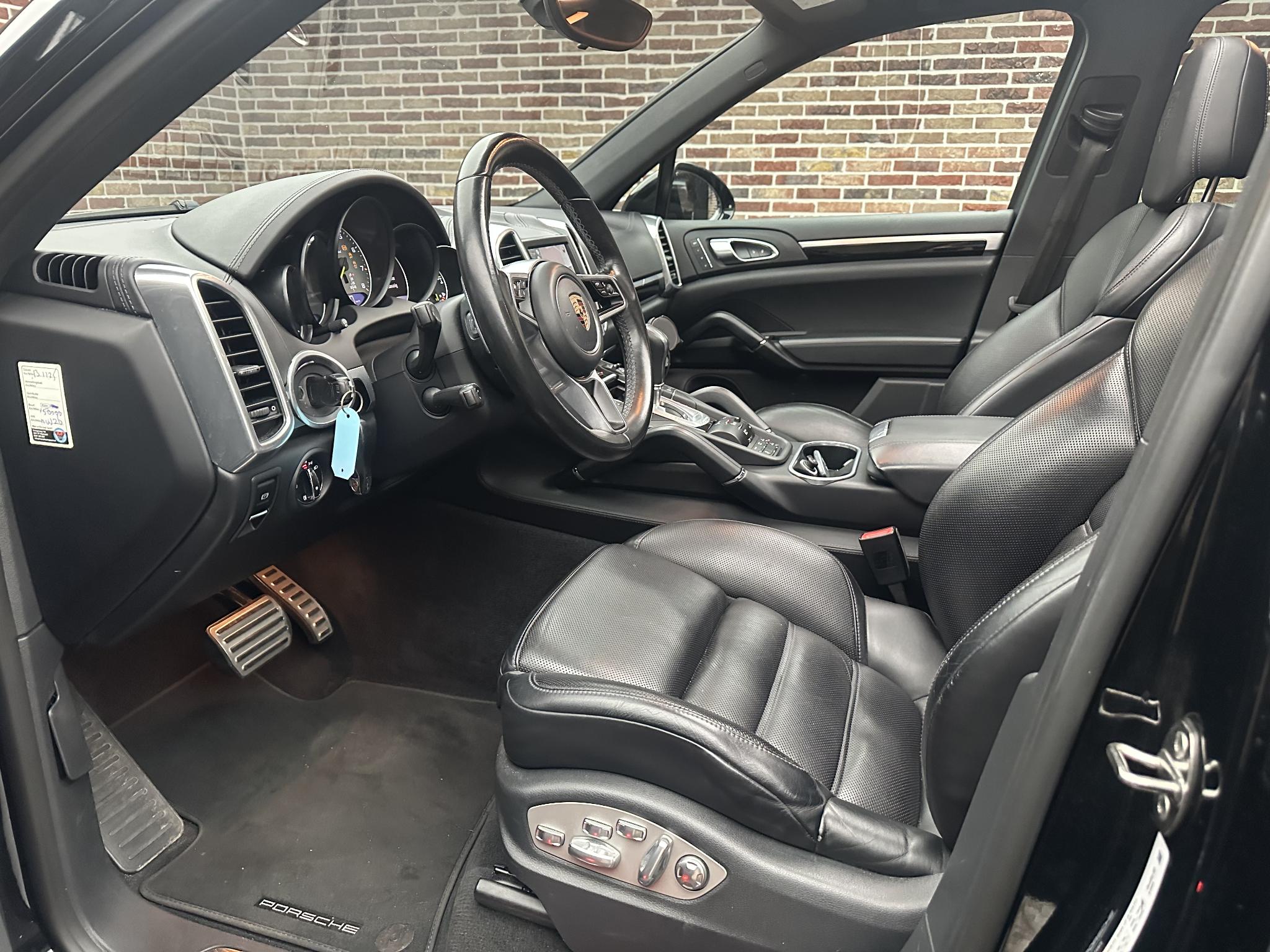 Foto van Porsche Cayenne S E-hybrid