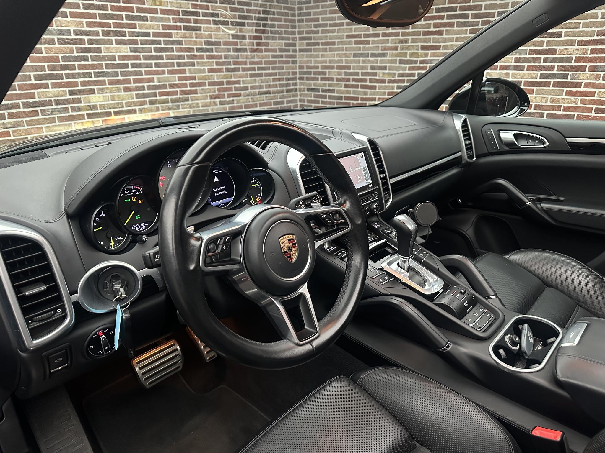Foto van Porsche Cayenne S E-hybrid