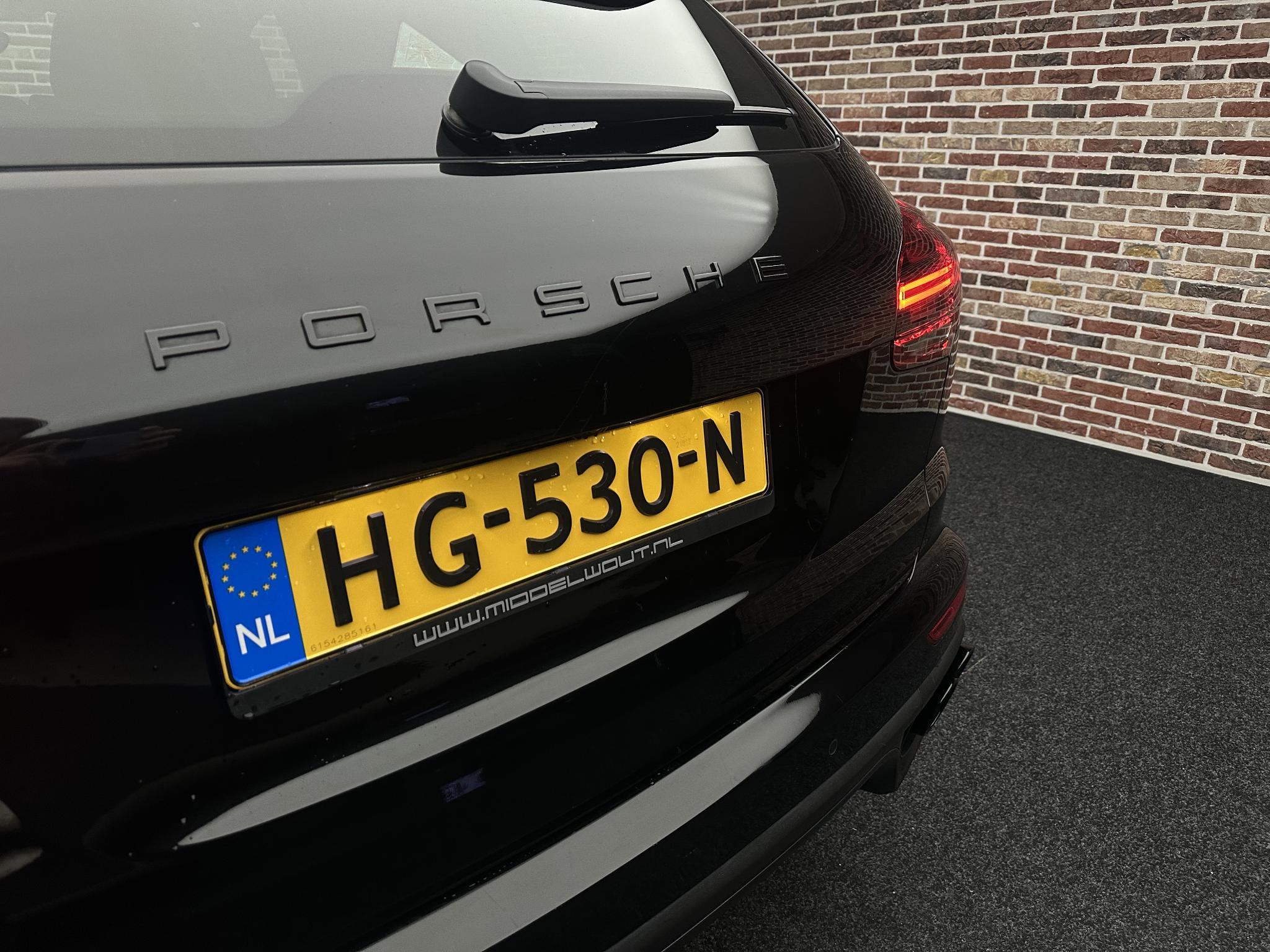 Foto van Porsche Cayenne S E-hybrid