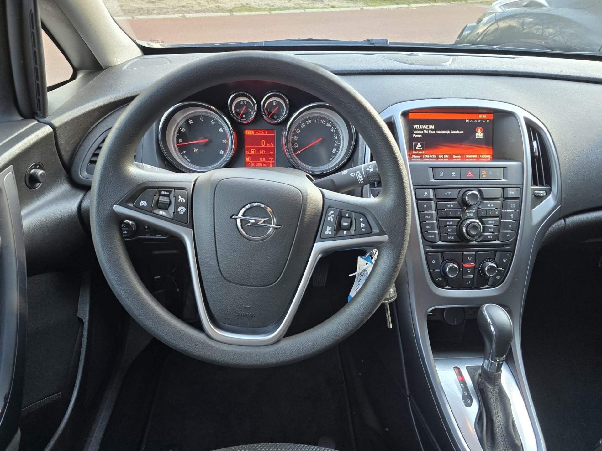 Foto van Opel Astra Notchback