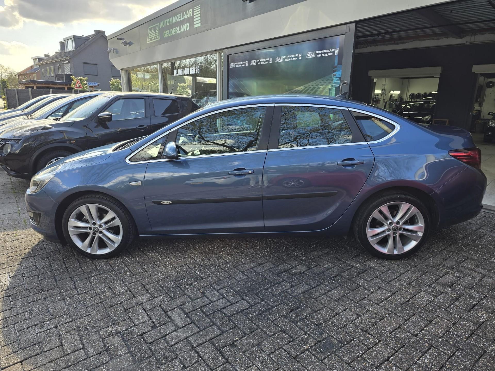 Foto van Opel Astra Notchback