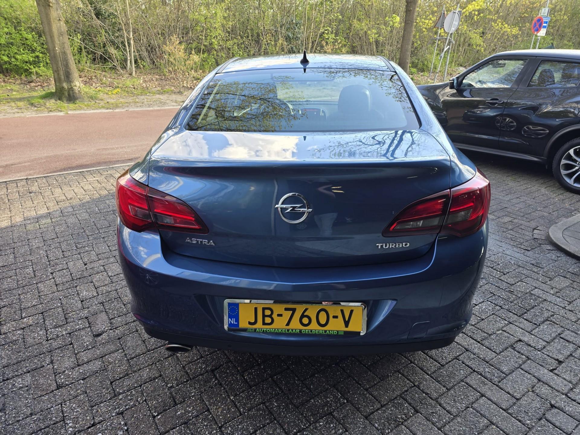 Foto van Opel Astra Notchback