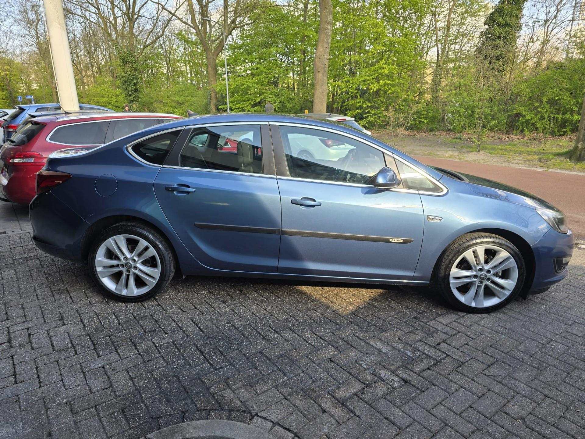 Foto van Opel Astra Notchback
