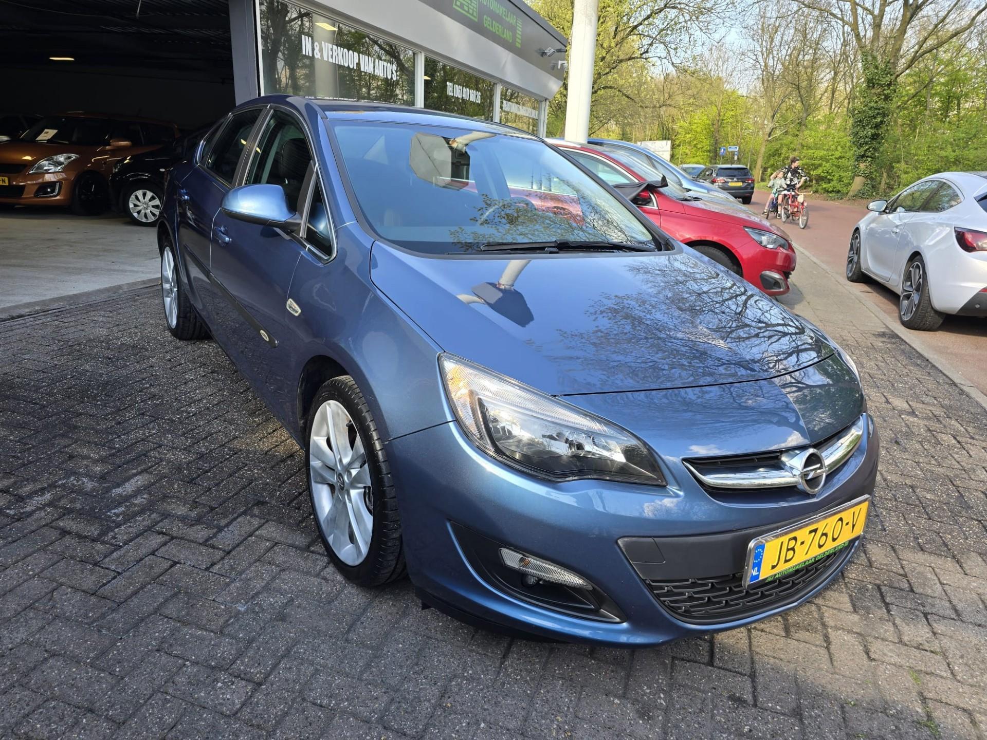 Foto van Opel Astra Notchback