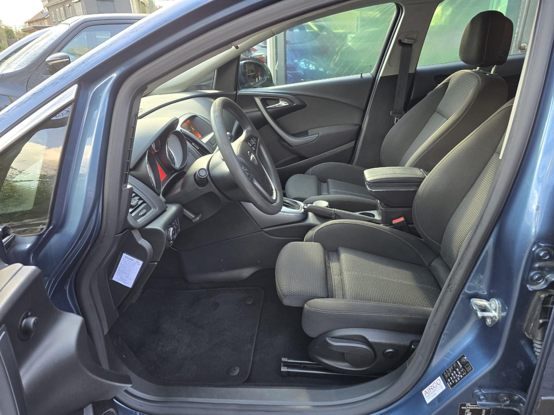 Foto van Opel Astra Notchback