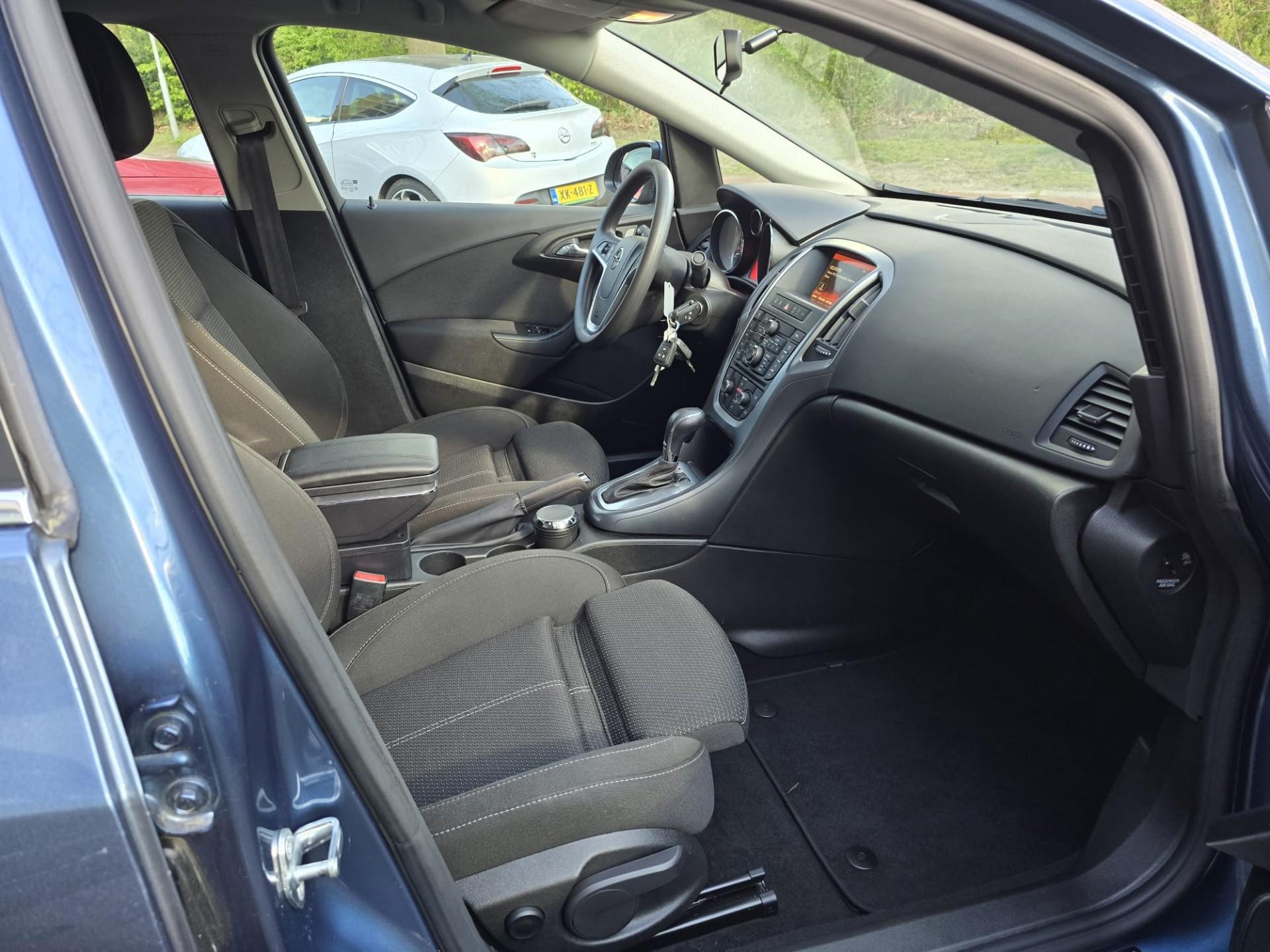 Foto van Opel Astra Notchback