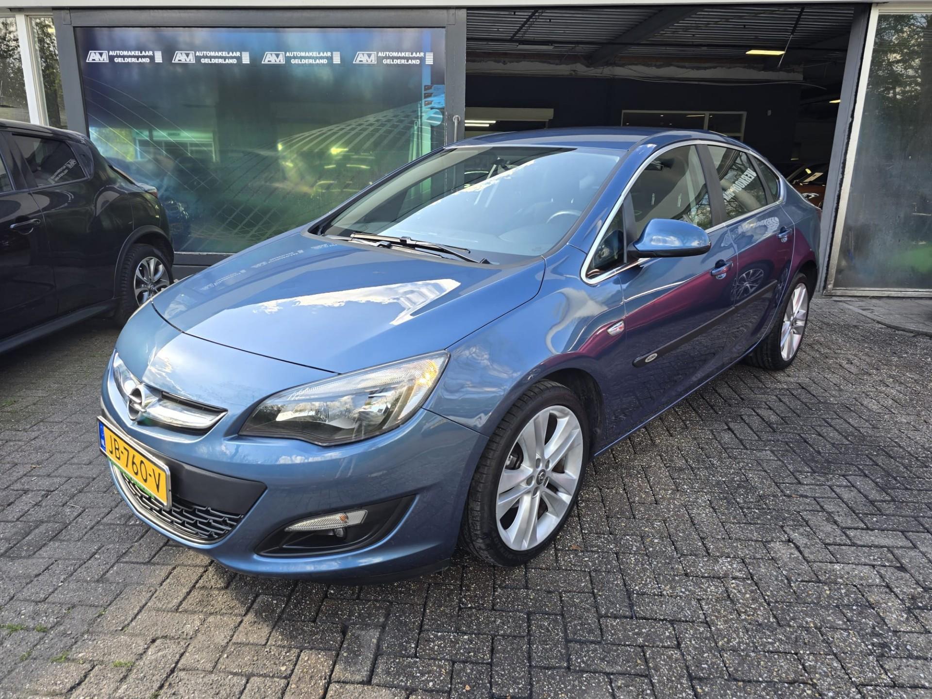 Foto van Opel Astra Notchback
