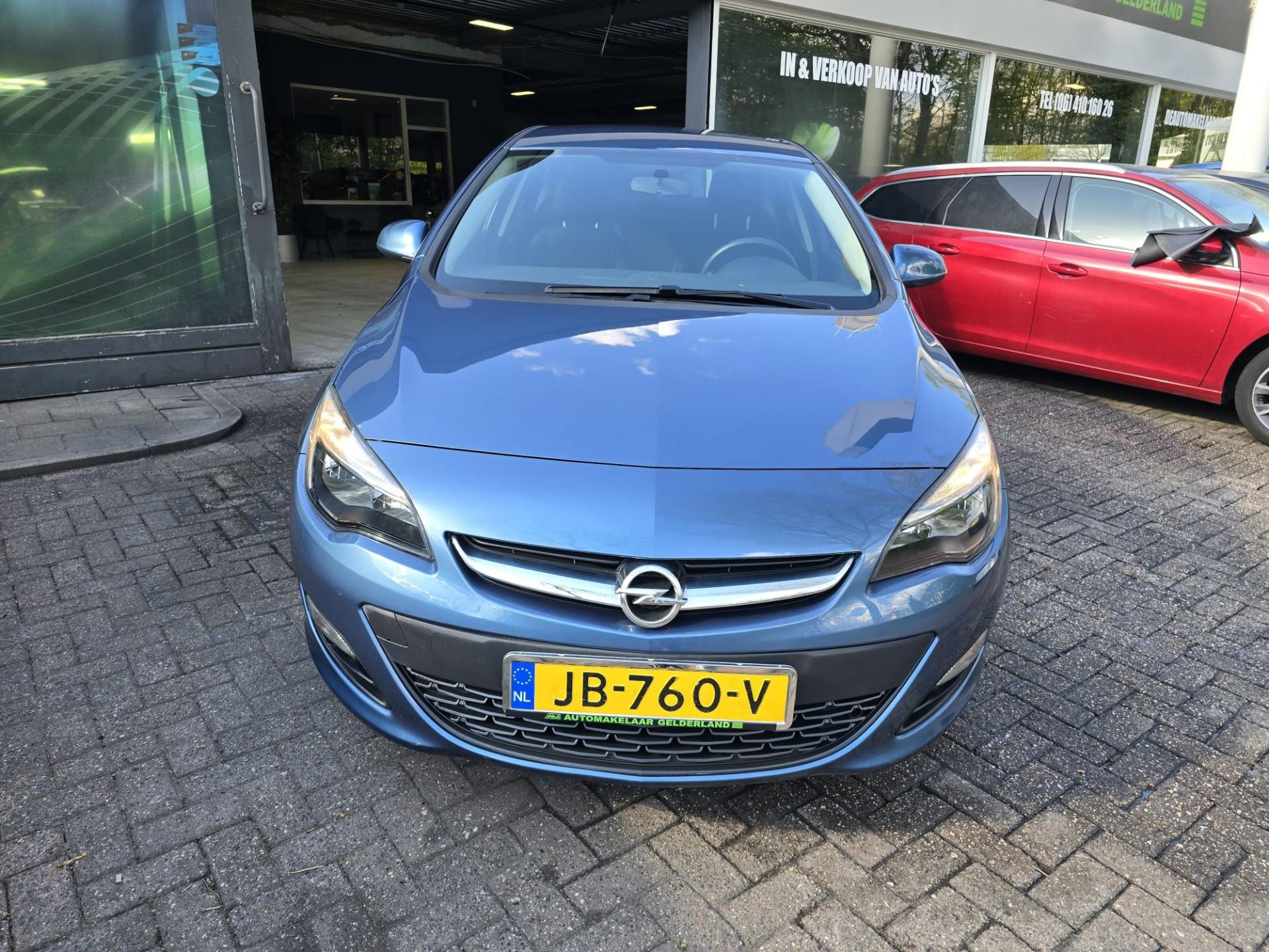 Foto van Opel Astra Notchback