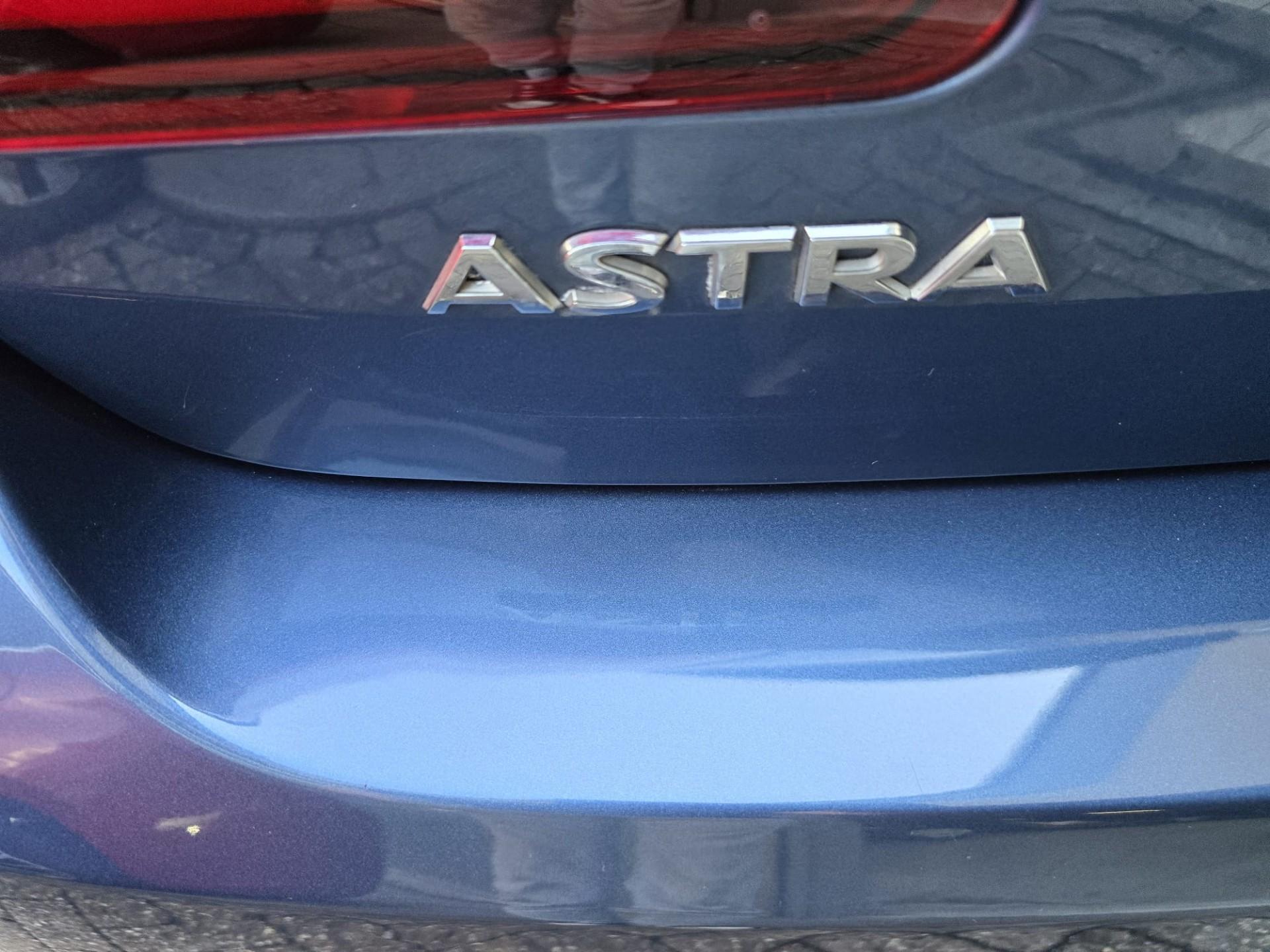Foto van Opel Astra Notchback