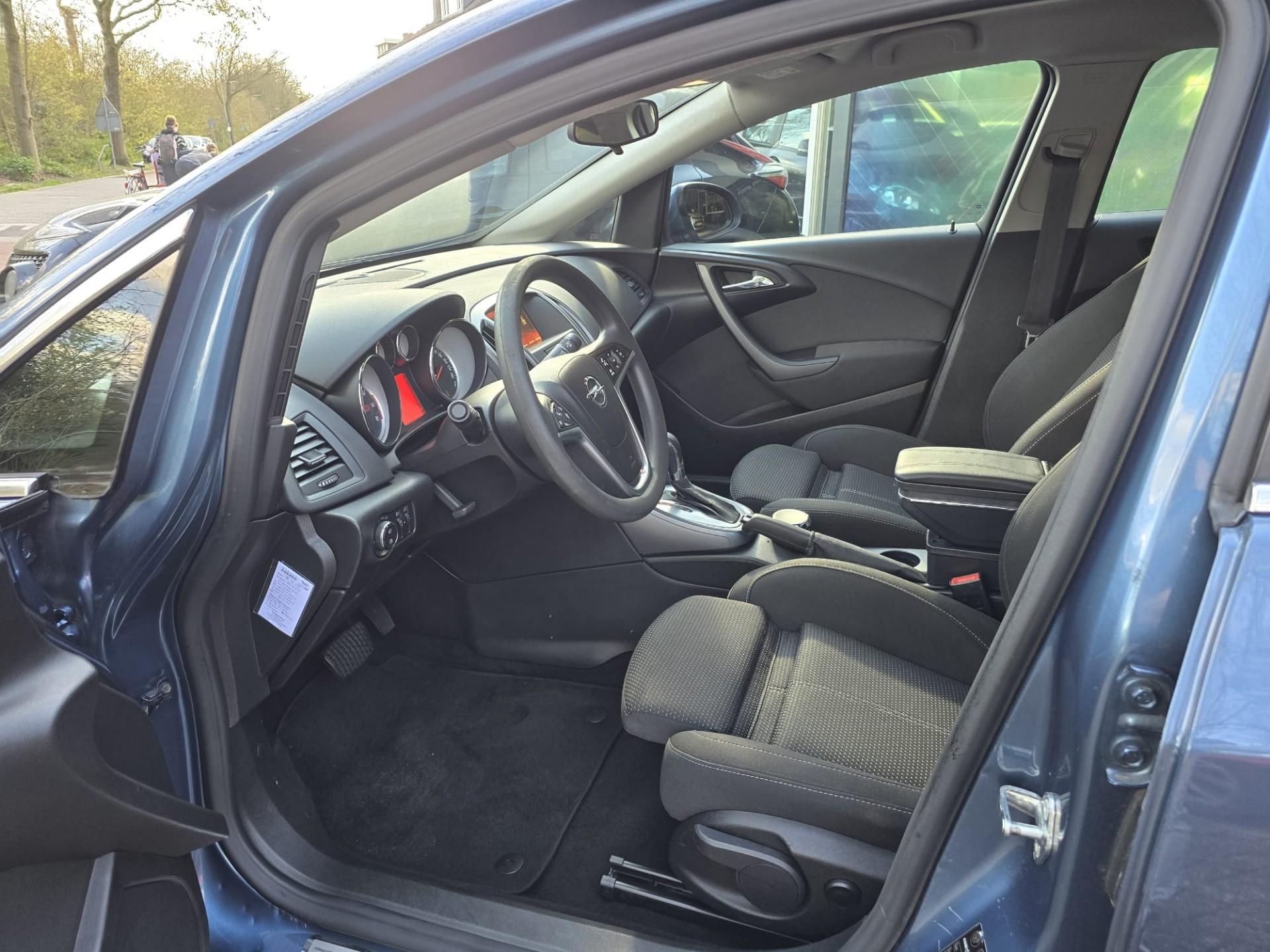Foto van Opel Astra Notchback