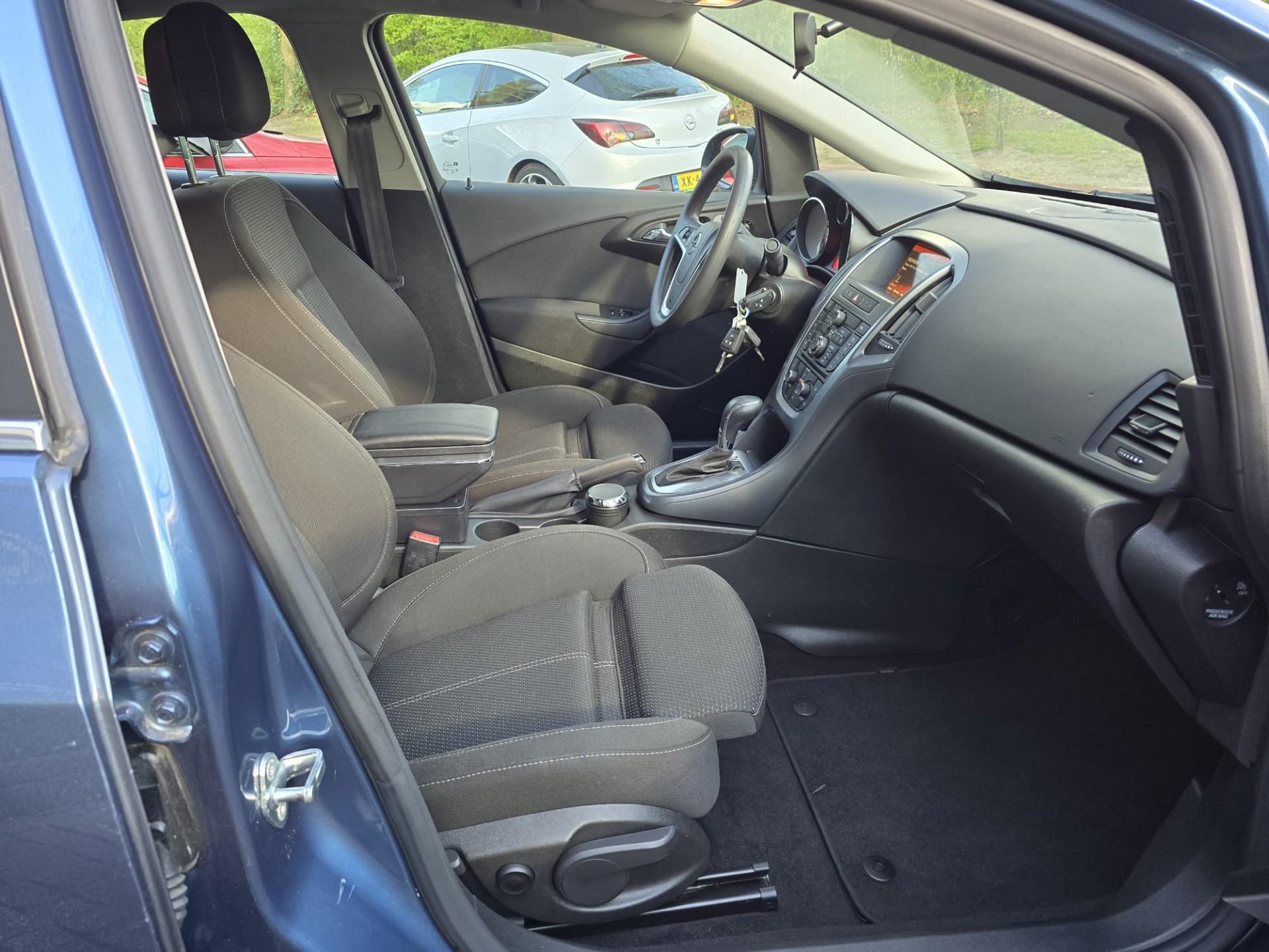 Foto van Opel Astra Notchback