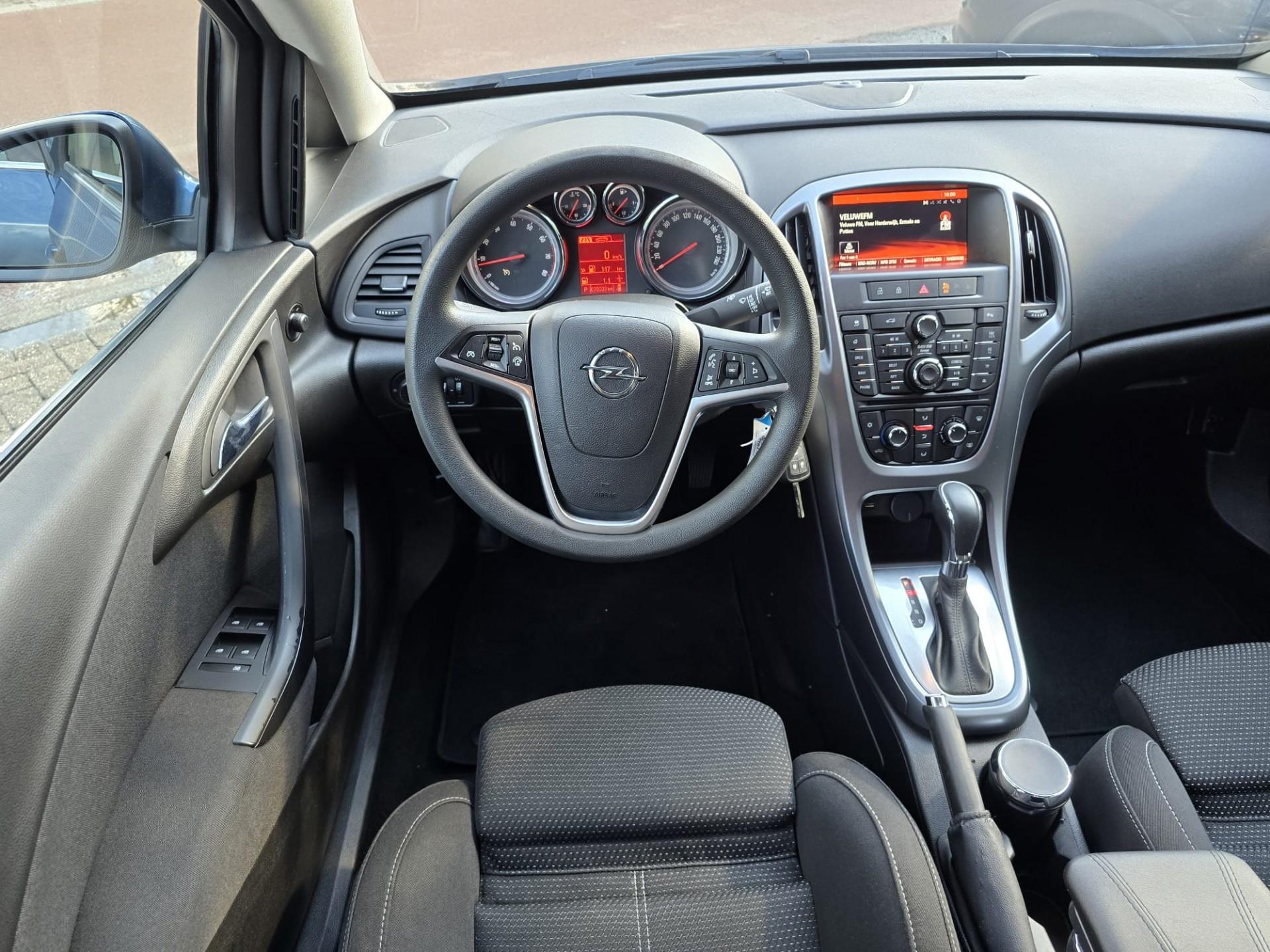 Foto van Opel Astra Notchback