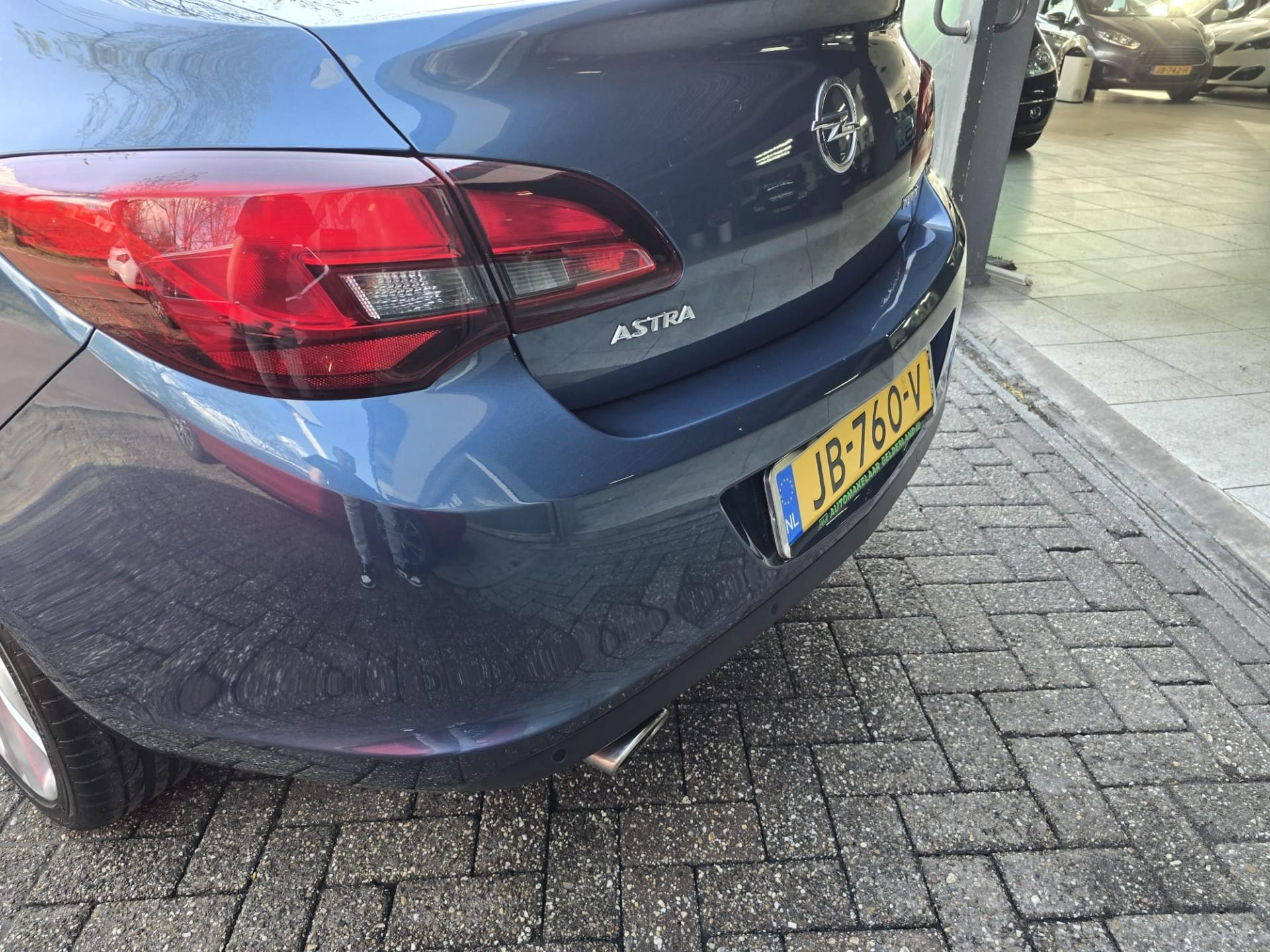 Foto van Opel Astra Notchback