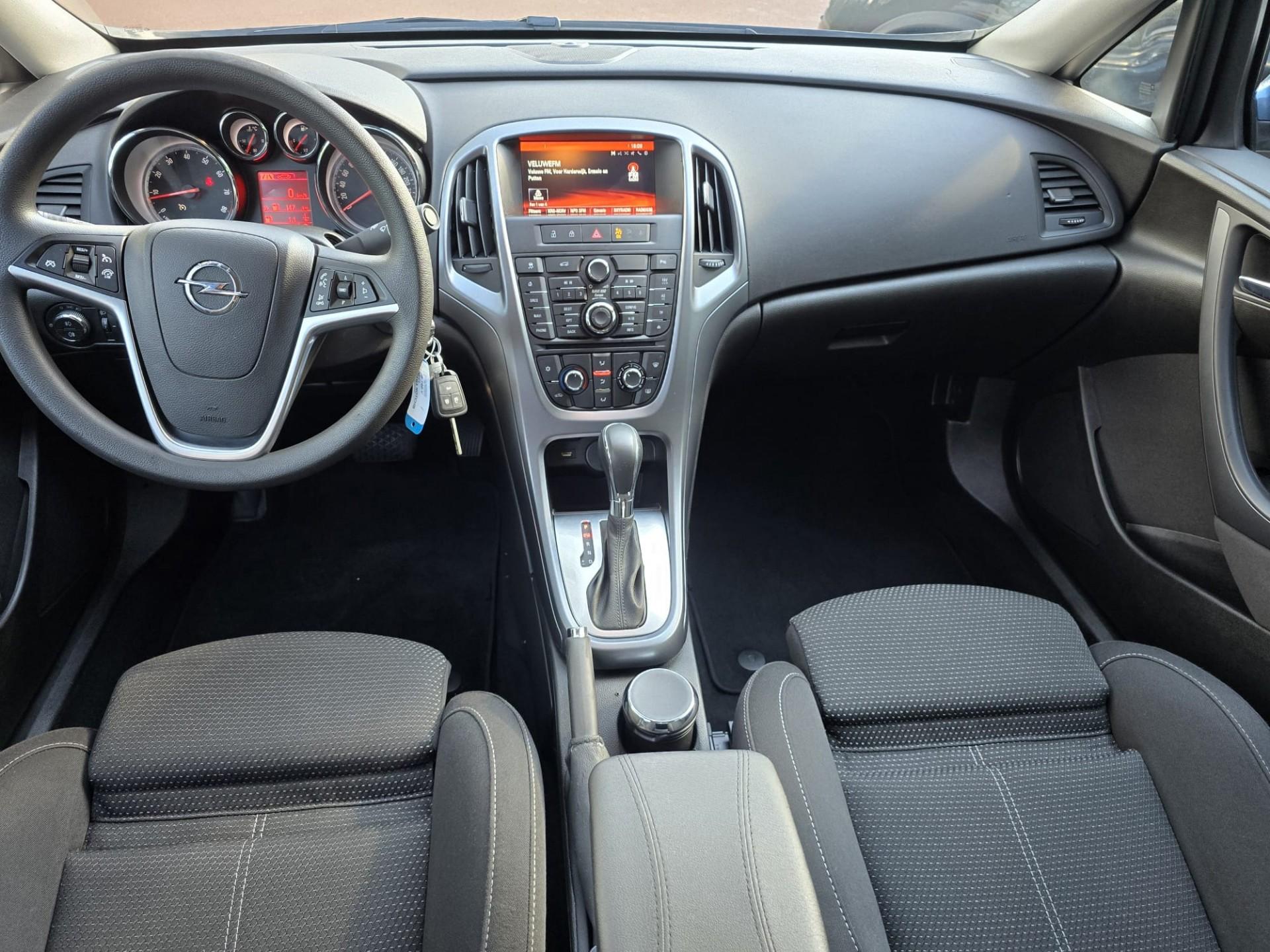 Foto van Opel Astra Notchback