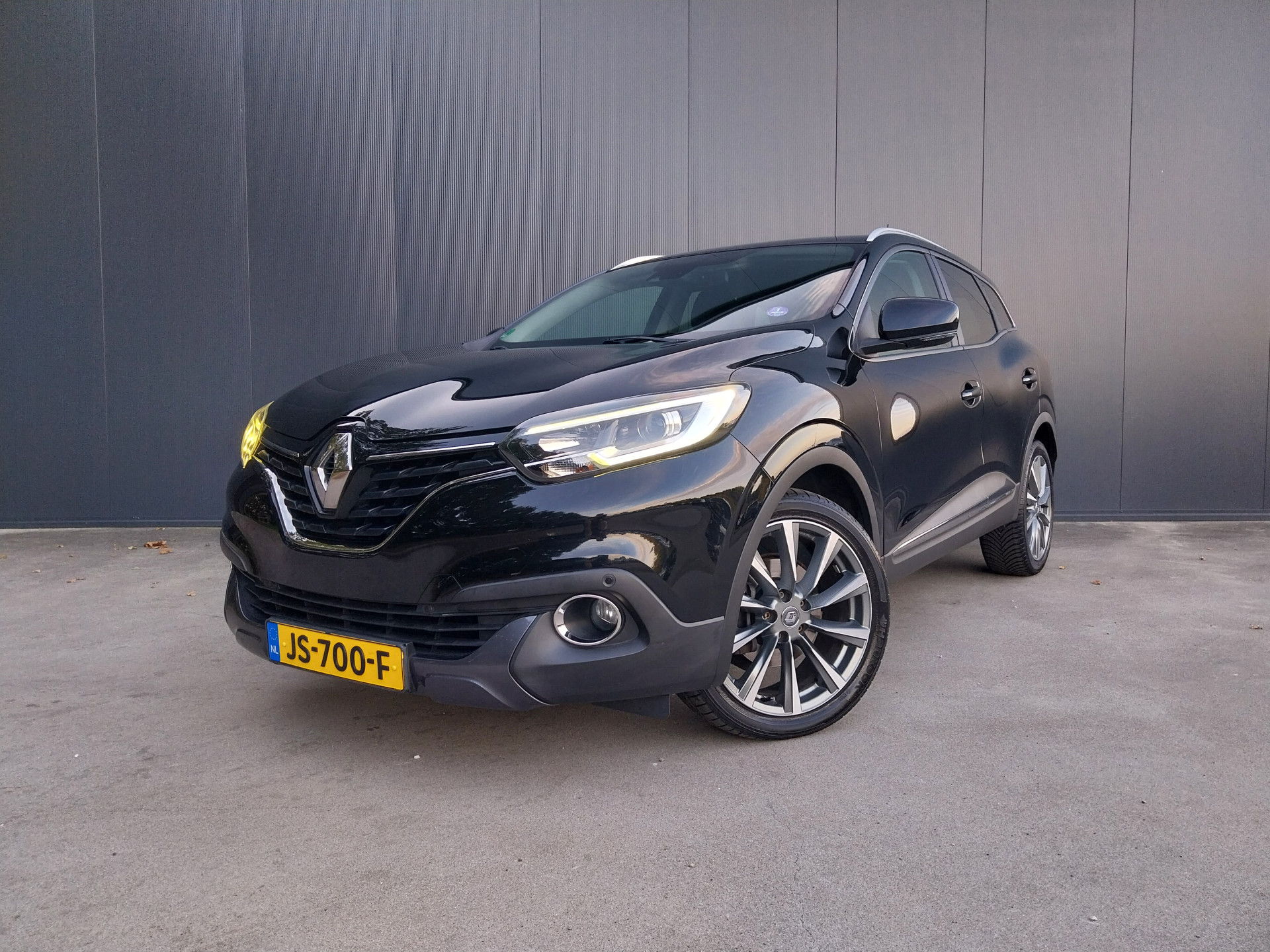 Renault Kadjar 1.2 TCe Intens LED HALF LEER NAVI CRUISE ECC TREKHAAK 2016 - voorkant