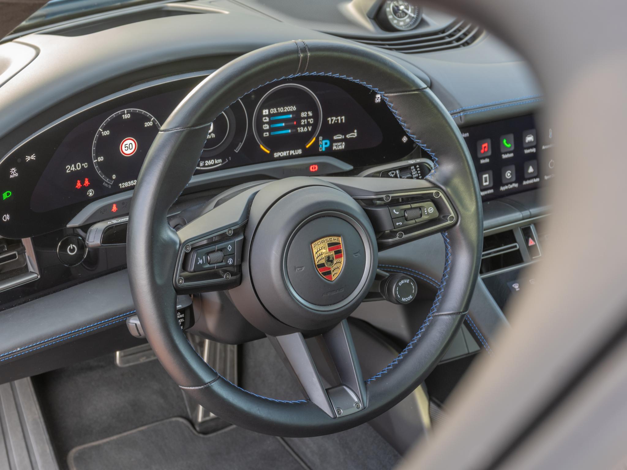 Foto van Porsche Taycan Turbo S