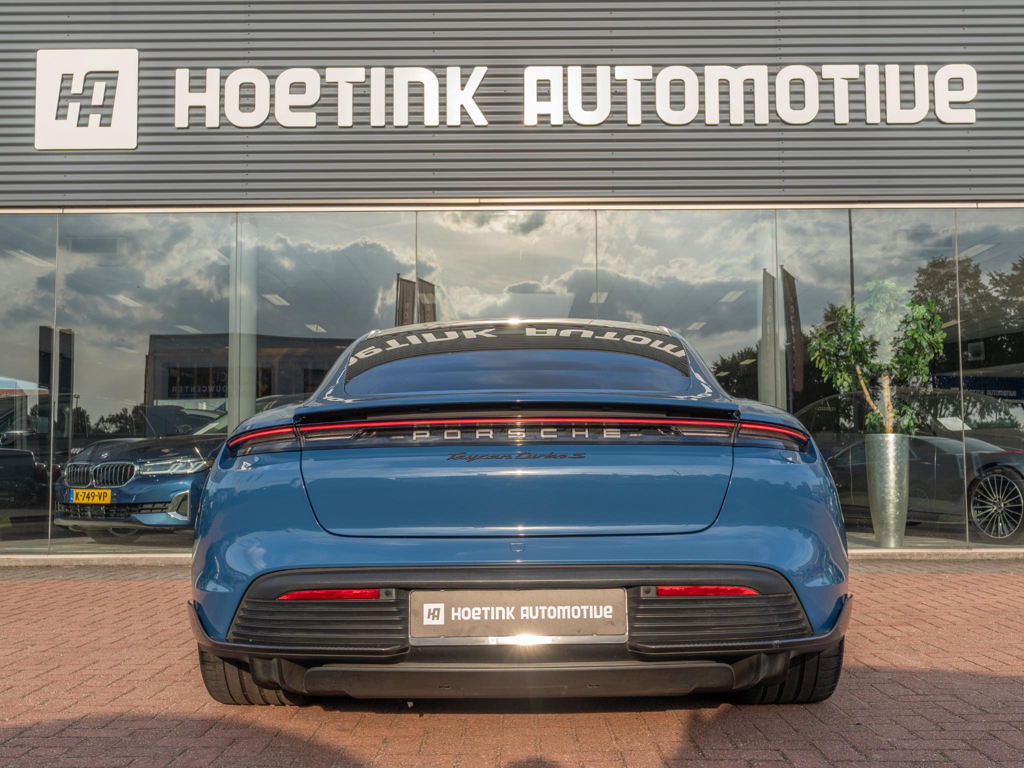 Foto van Porsche Taycan Turbo S