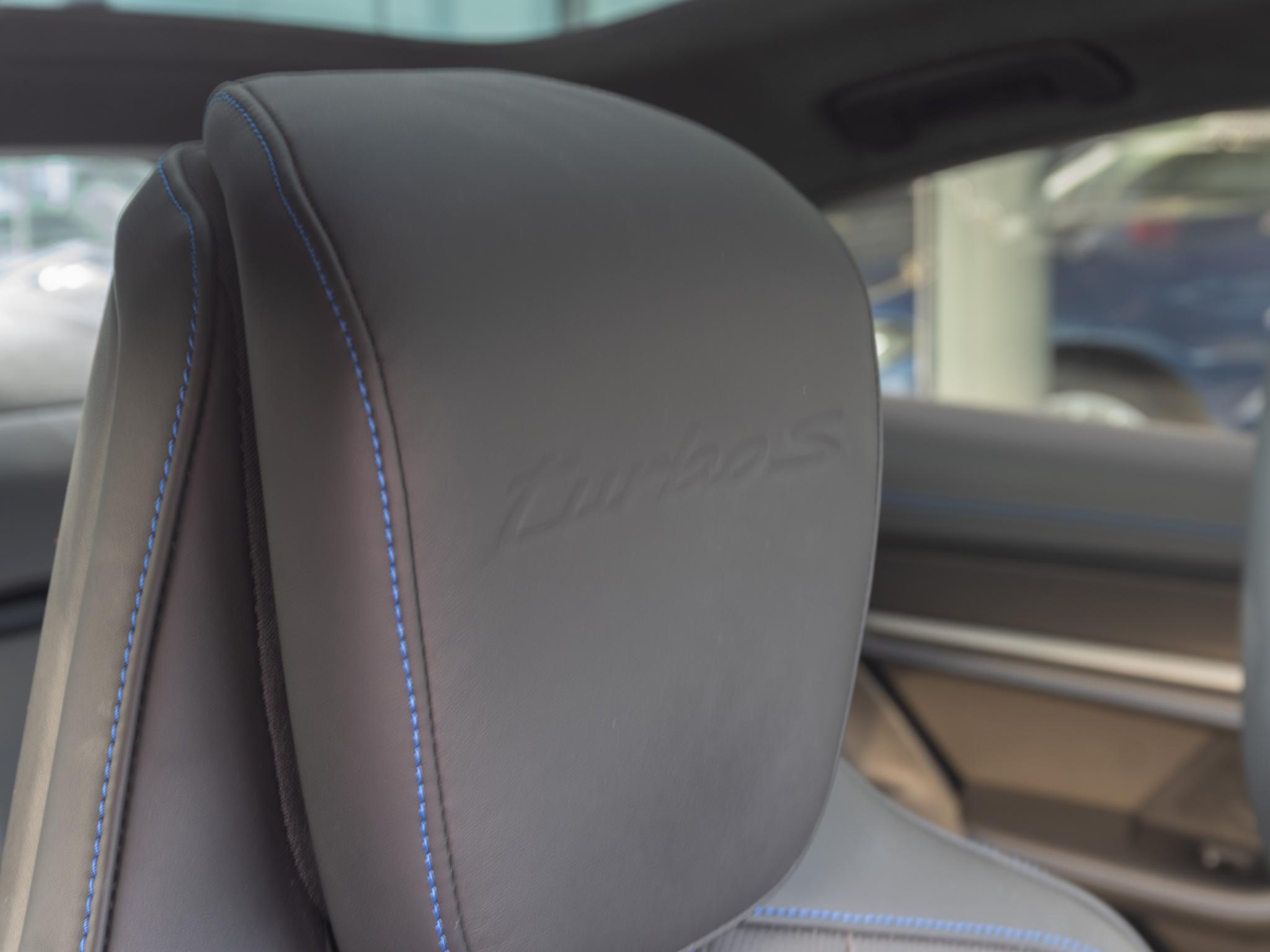 Foto van Porsche Taycan Turbo S