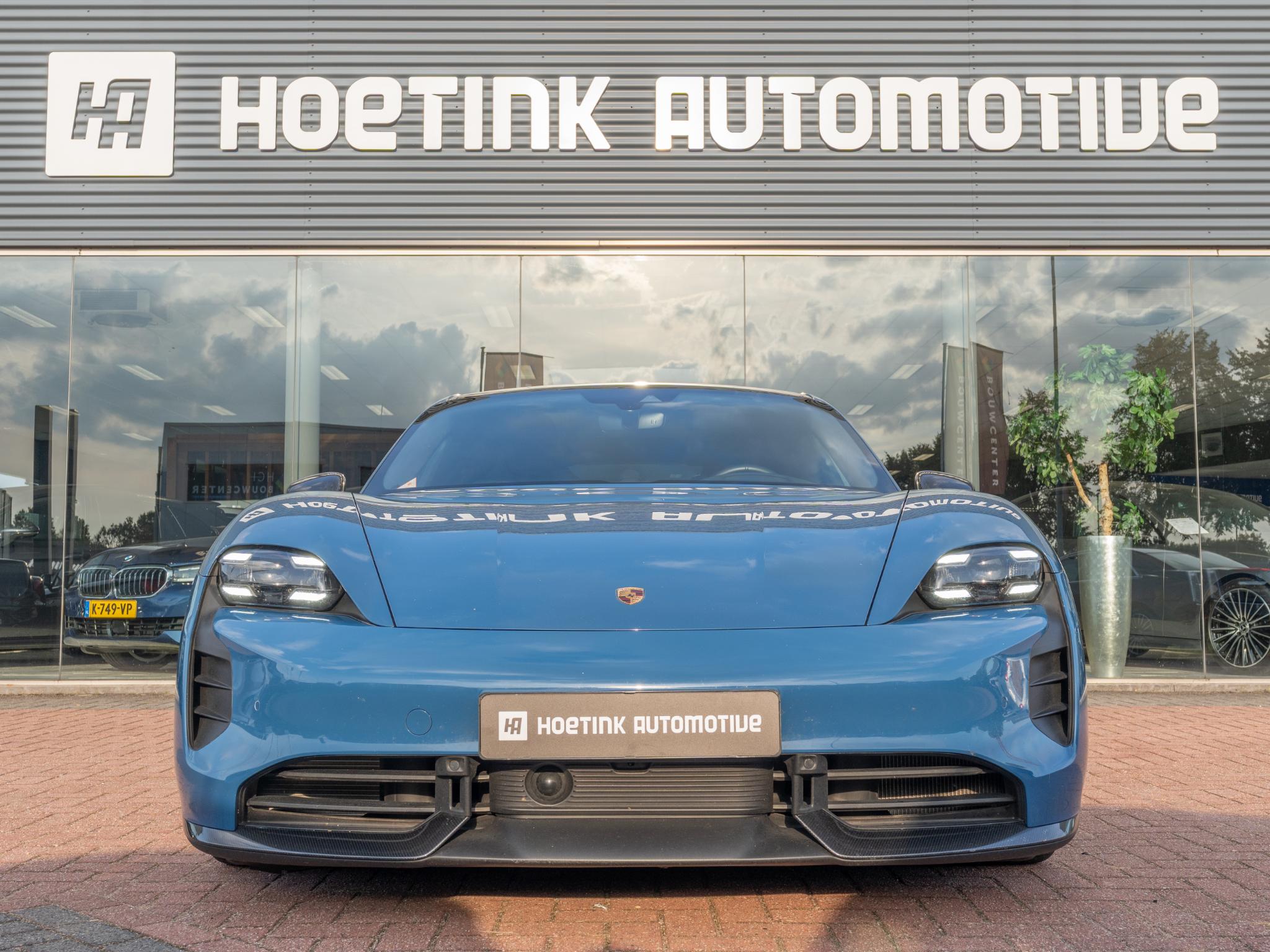Foto van Porsche Taycan Turbo S