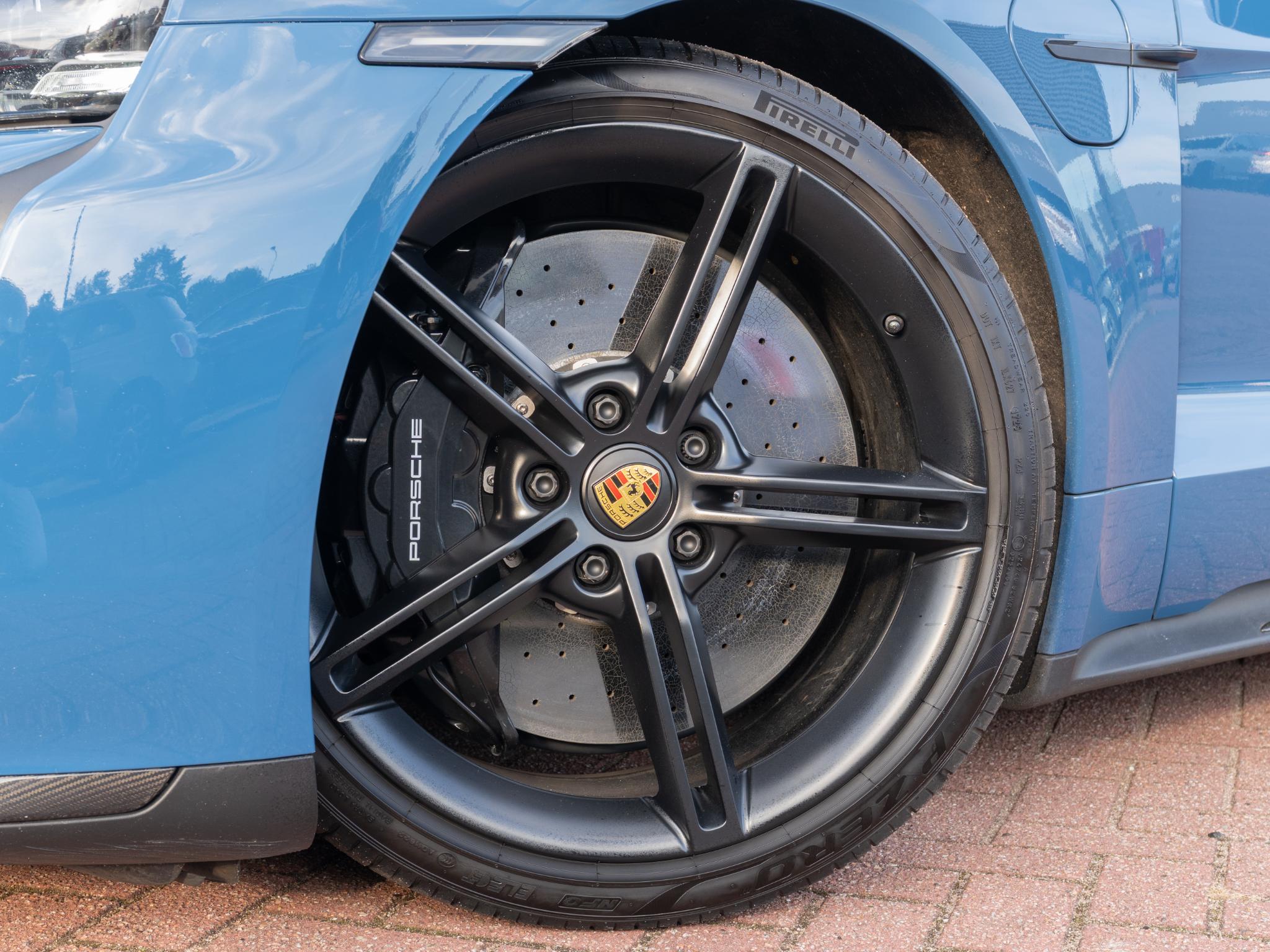 Foto van Porsche Taycan Turbo S