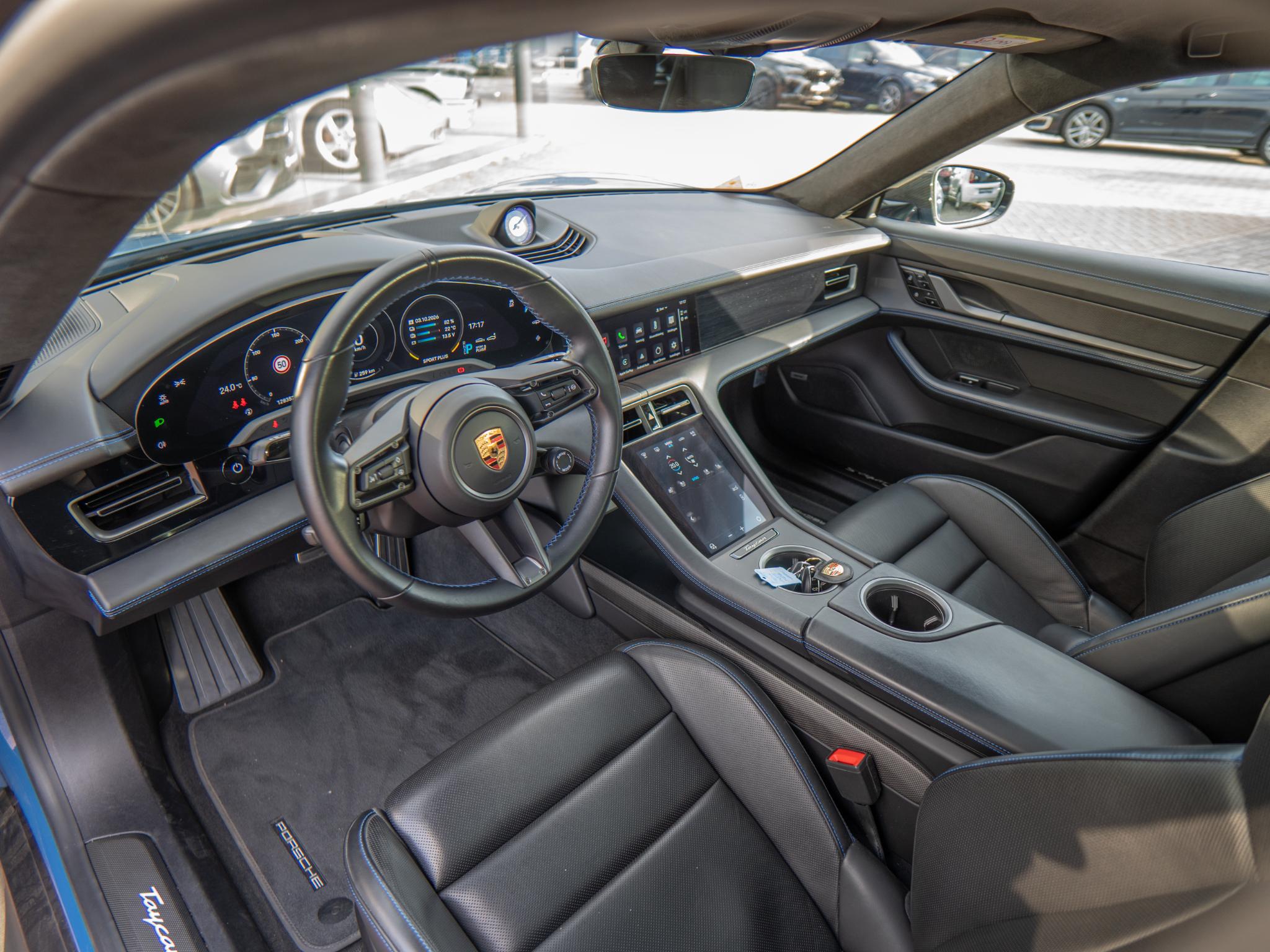 Foto van Porsche Taycan Turbo S