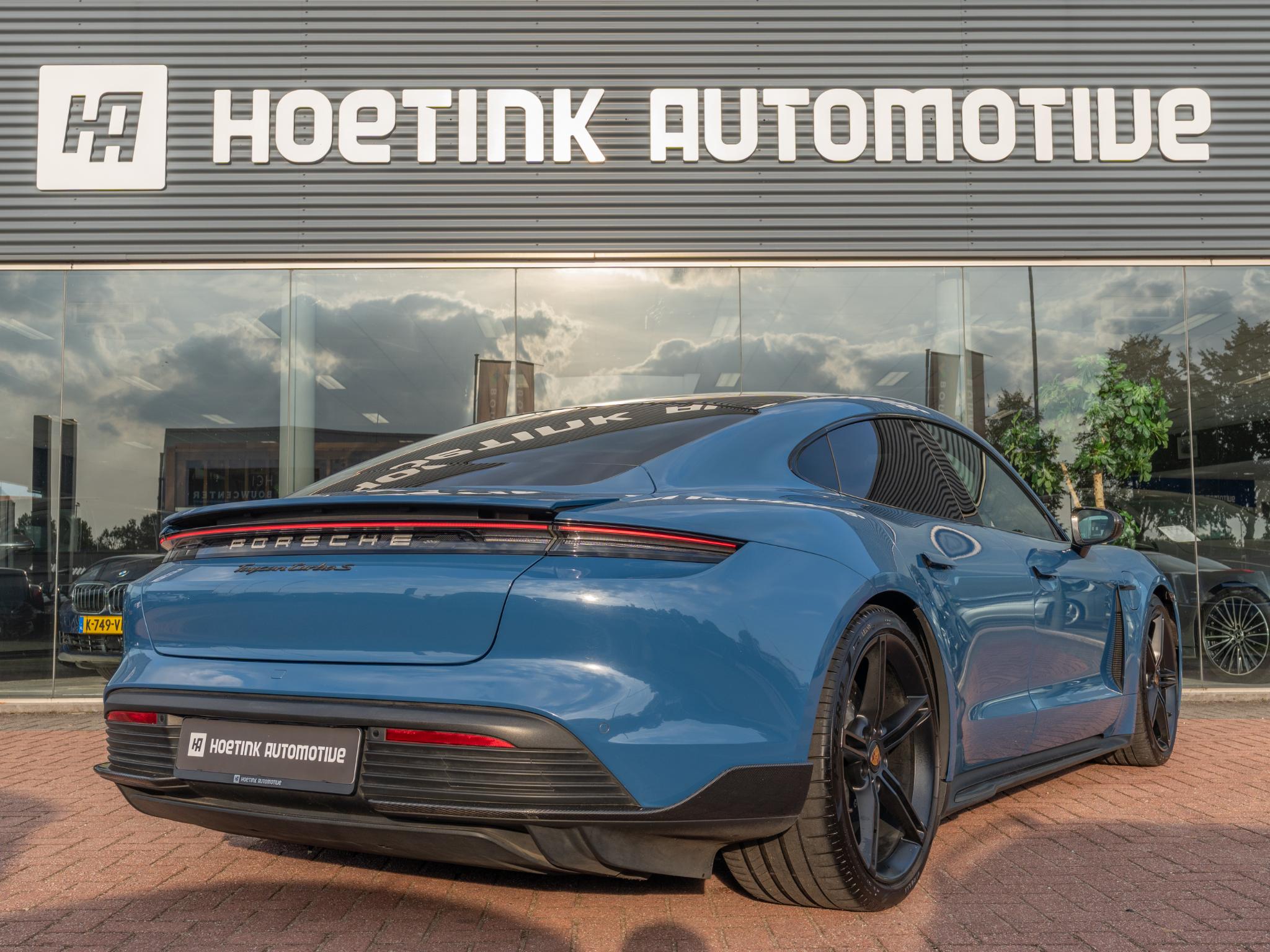 Foto van Porsche Taycan Turbo S