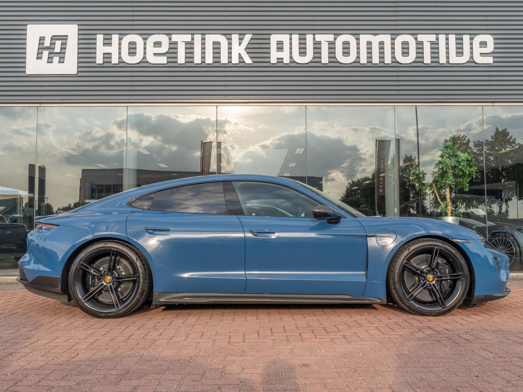 Foto van Porsche Taycan Turbo S