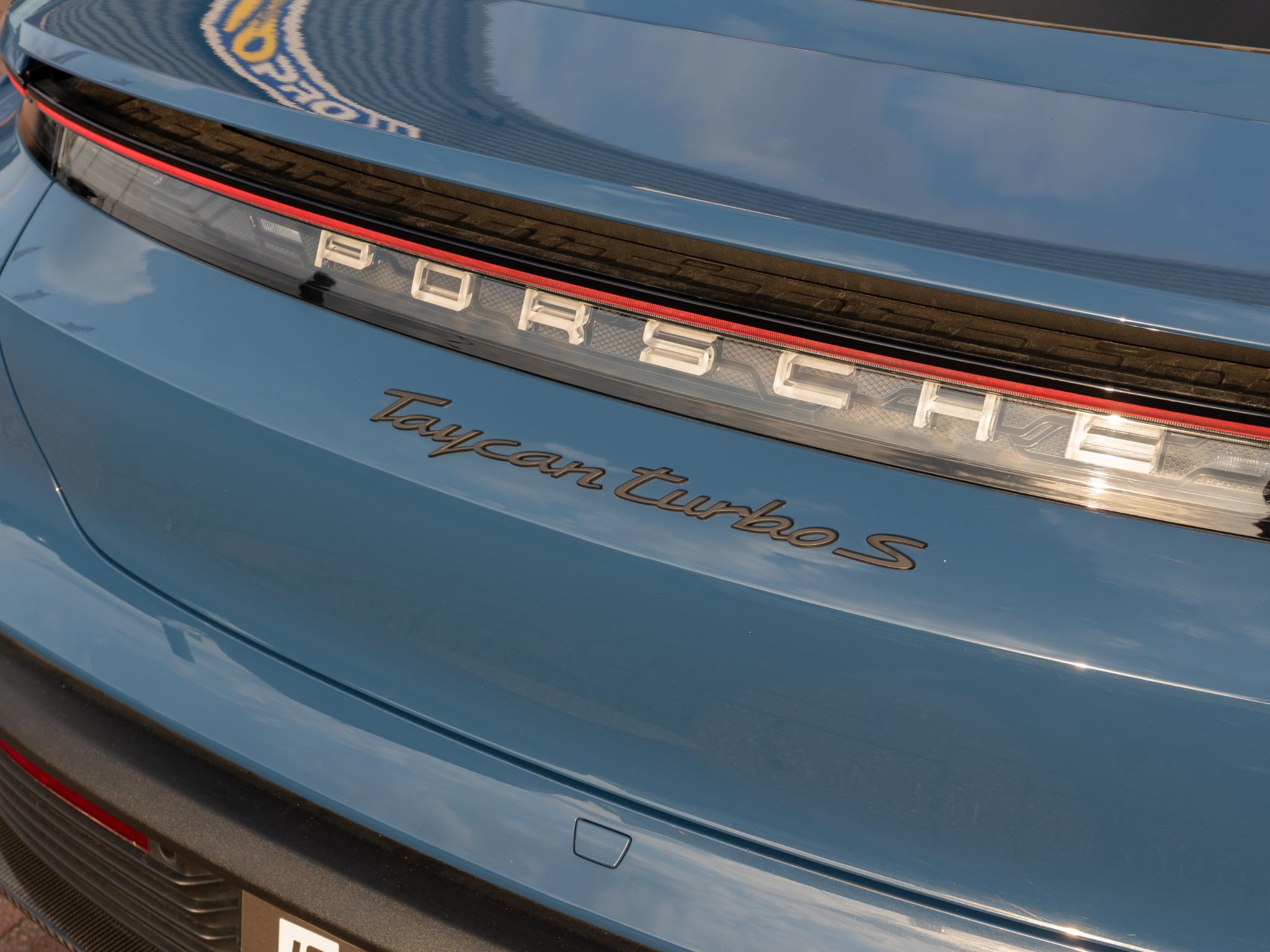 Foto van Porsche Taycan Turbo S