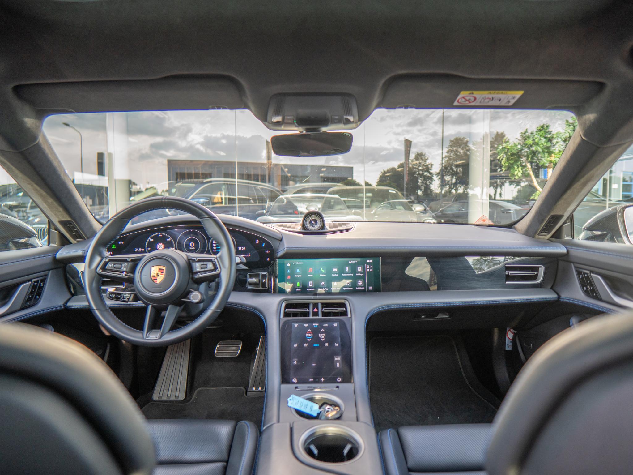 Foto van Porsche Taycan Turbo S