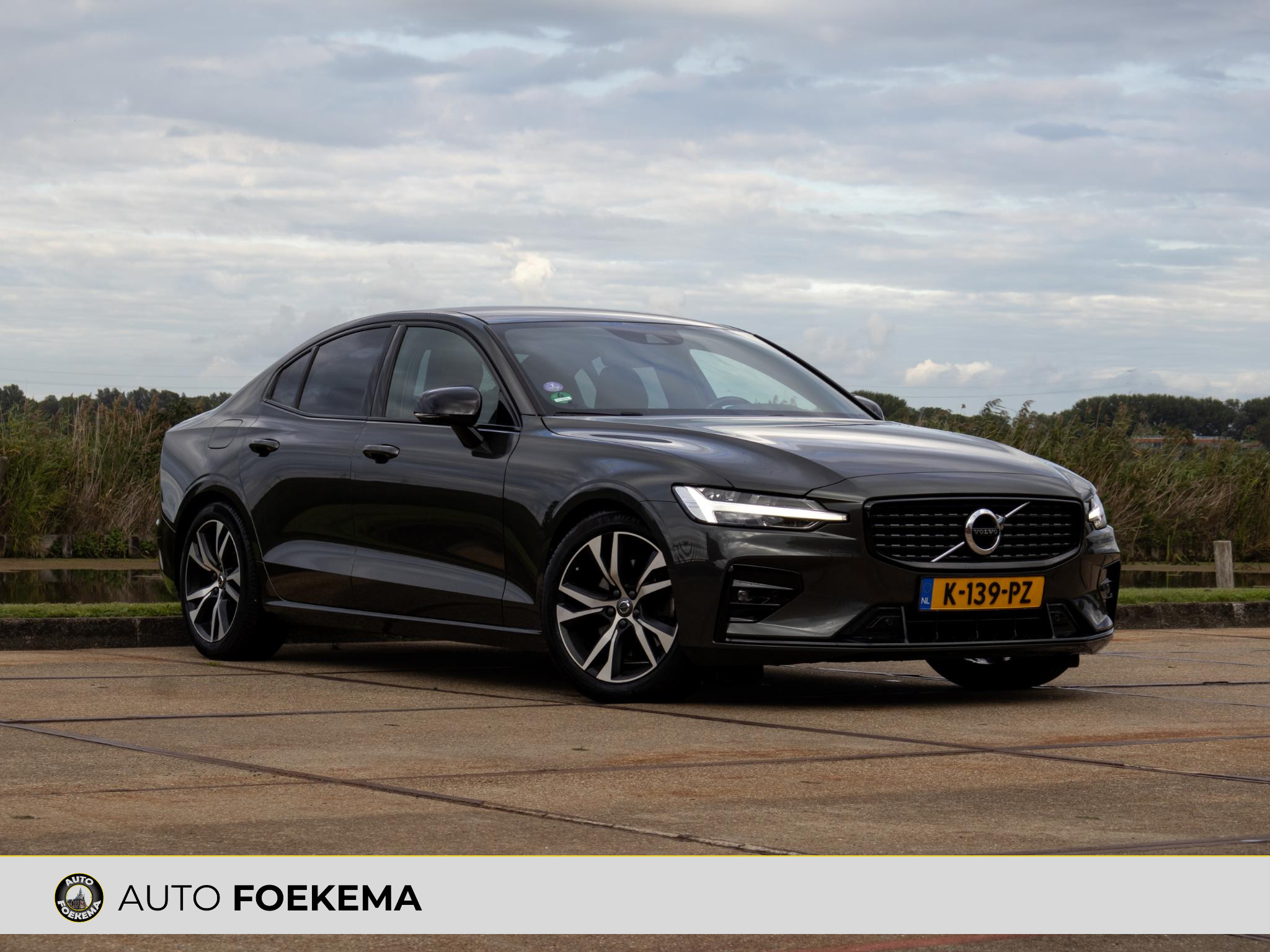 Volvo S60 2.0 B3 R-Design 2021 - voorkant