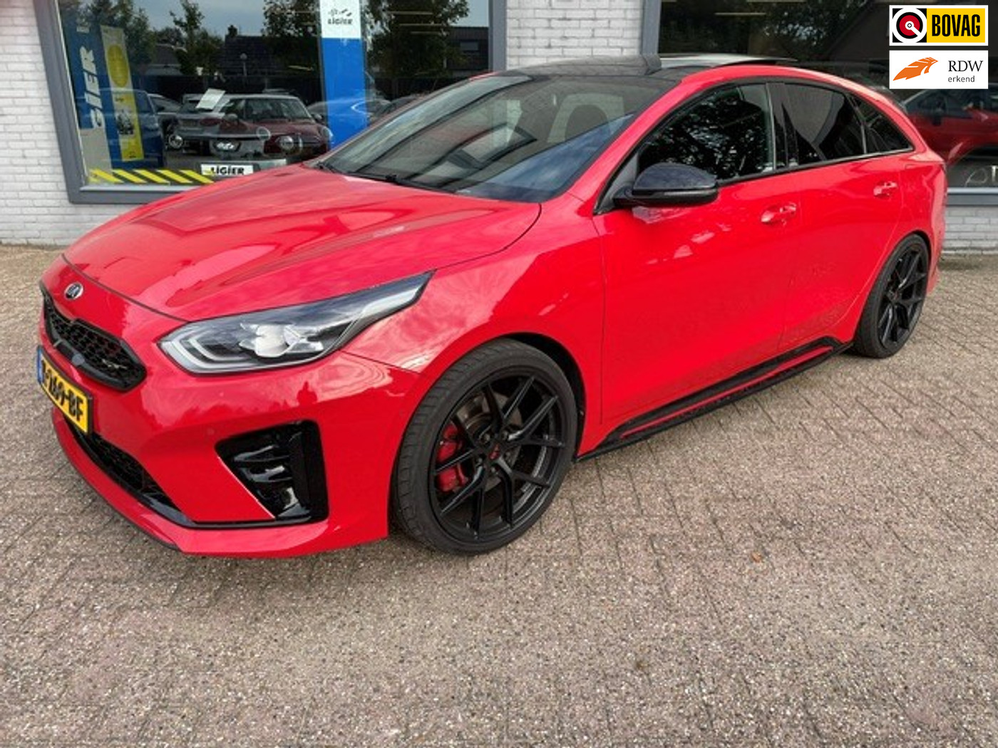 Kia Proceed 1.6 T-GDI GT | Schuif/kanteldak | Leer | 2 sets velgen 2020 - voorkant