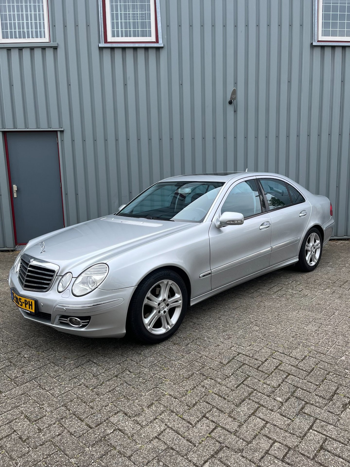 Foto van Mercedes-Benz E 200 Kompressor