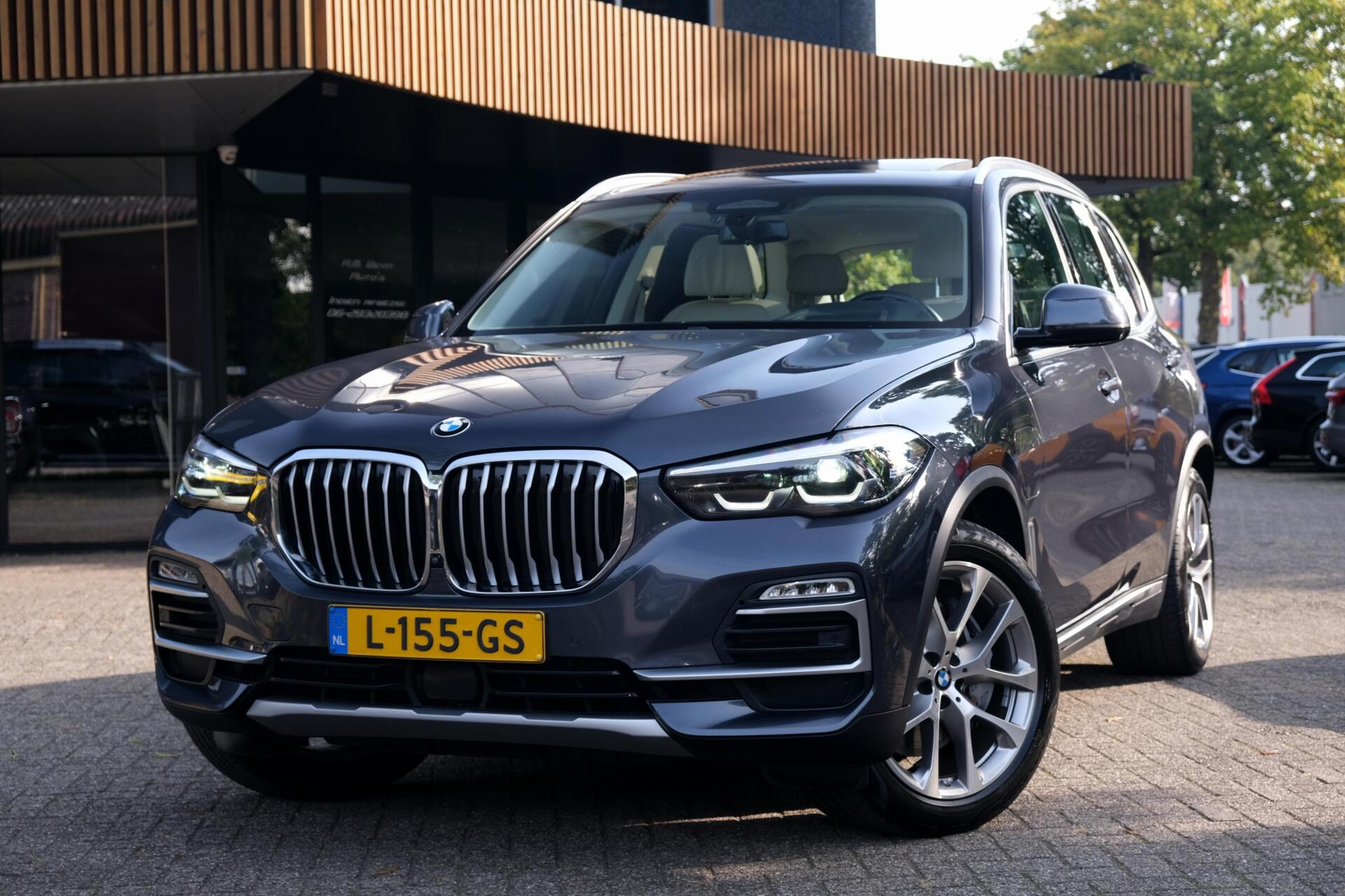 BMW X5 Xdrive45e xDrive45e High Executive|Rijklaar!|ACC|PANO|HUD|Massage|Trekhaak|Rondomzichtcamera|Harman Kardon|Carplay|AndroidAuto| 2021 - voorkant