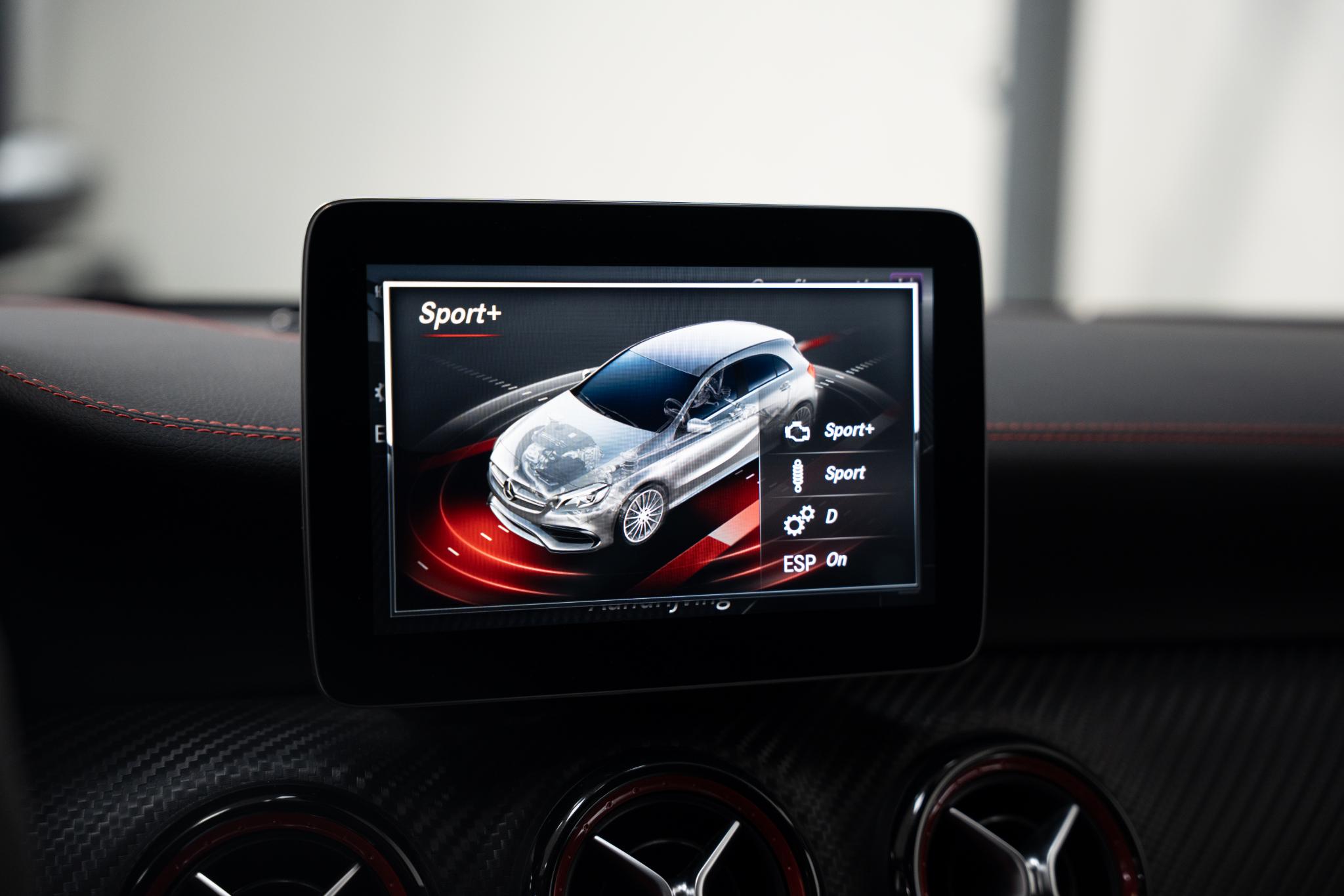 Foto van Mercedes-Benz AMG A 45