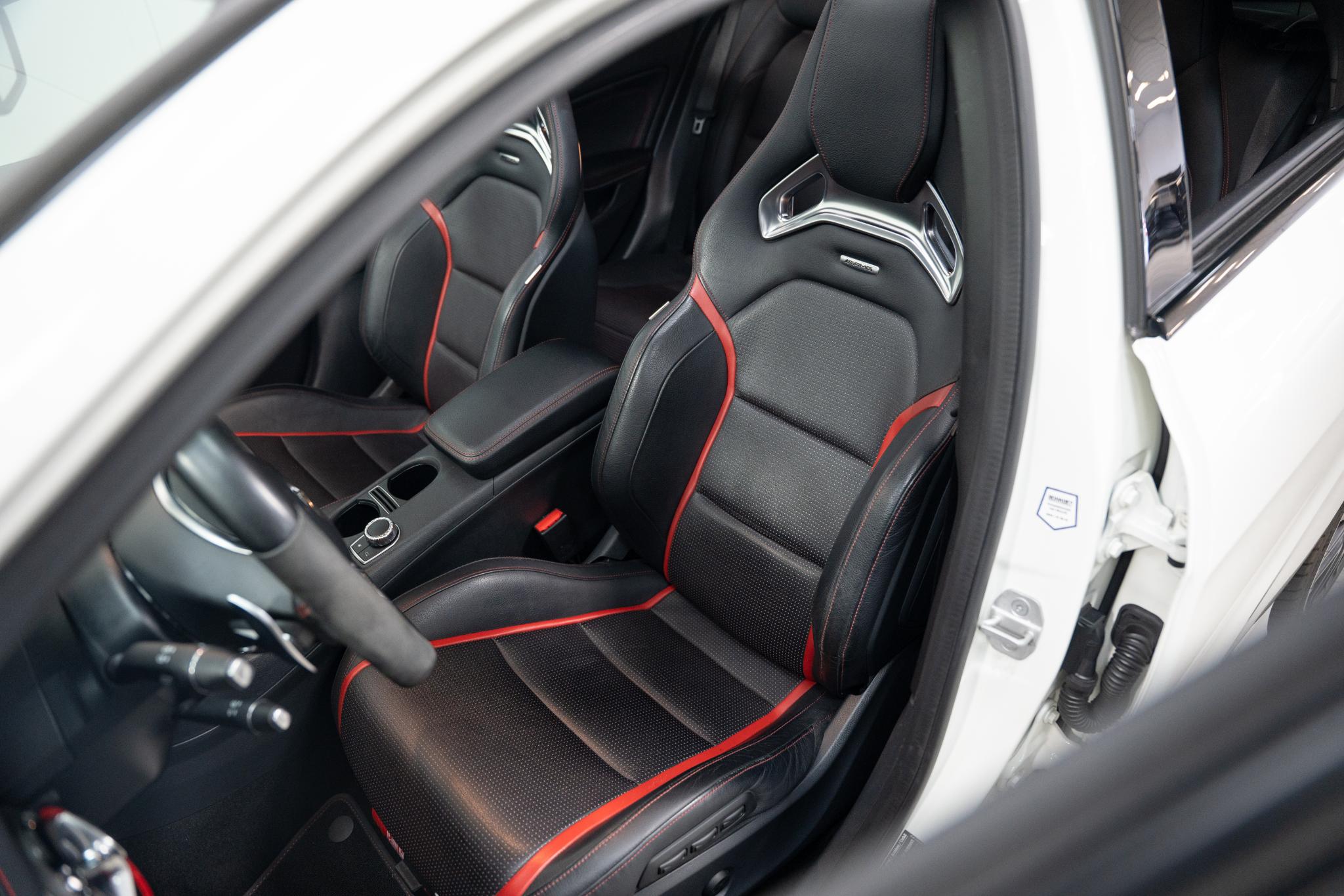 Foto van Mercedes-Benz AMG A 45