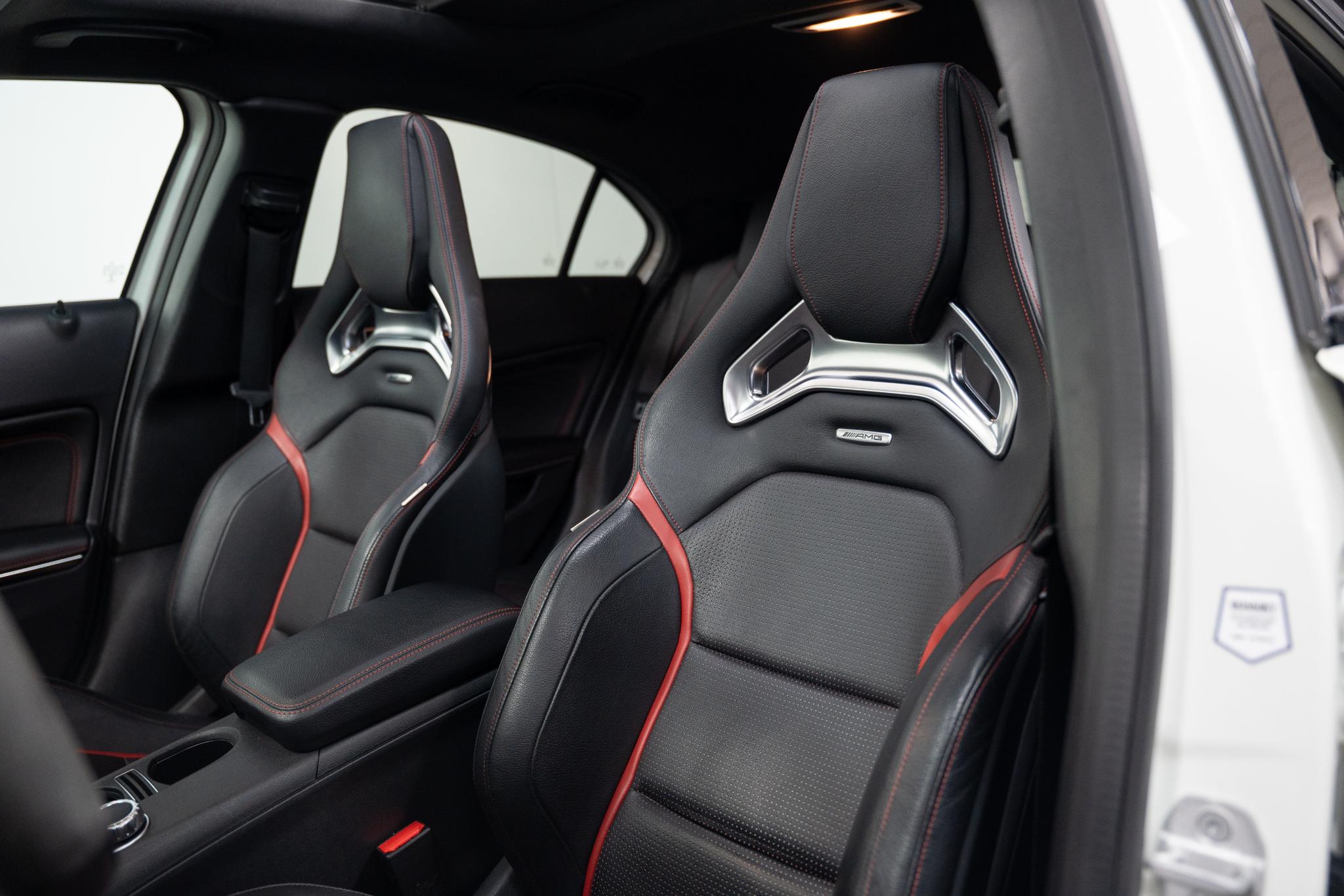 Foto van Mercedes-Benz AMG A 45