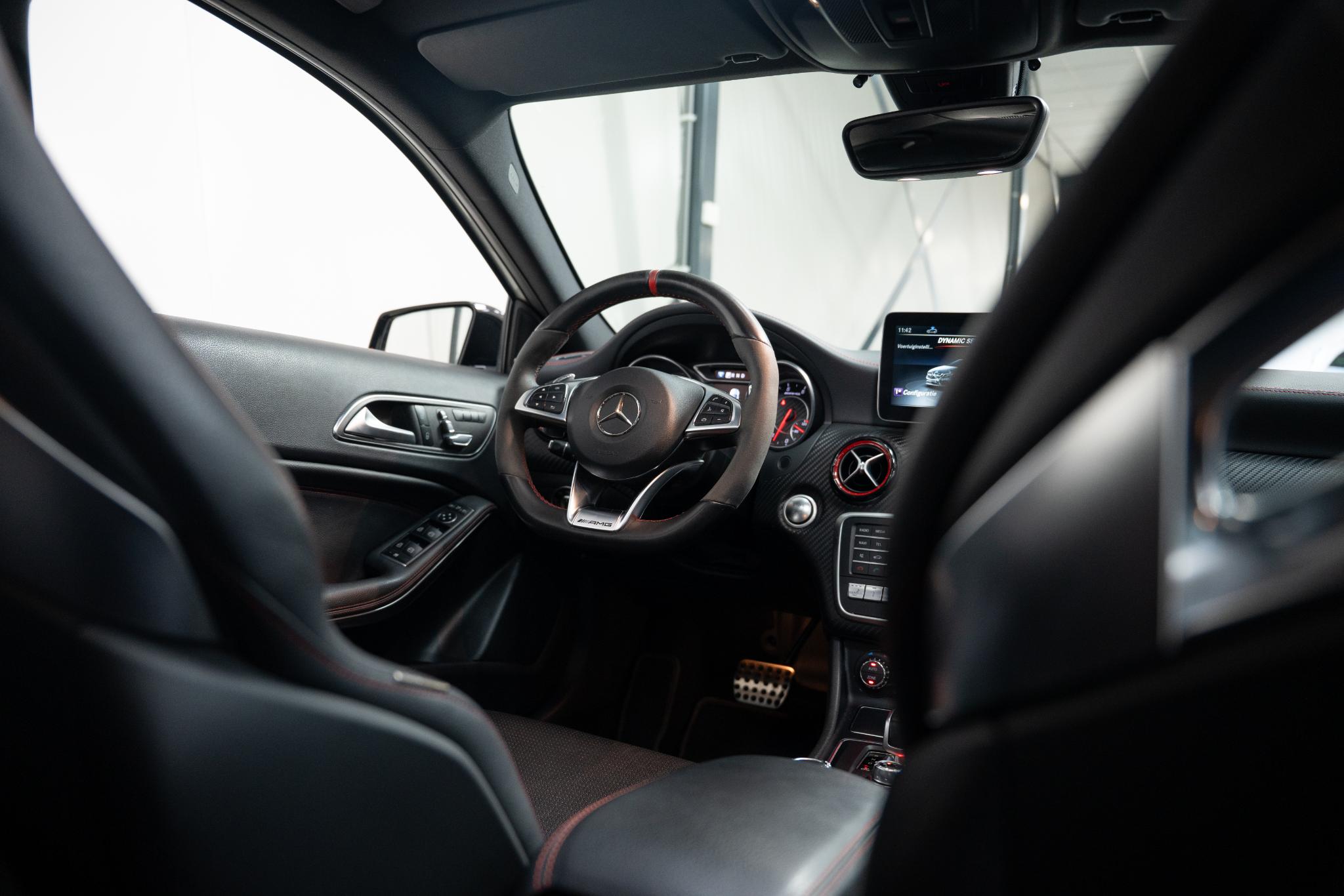 Foto van Mercedes-Benz AMG A 45