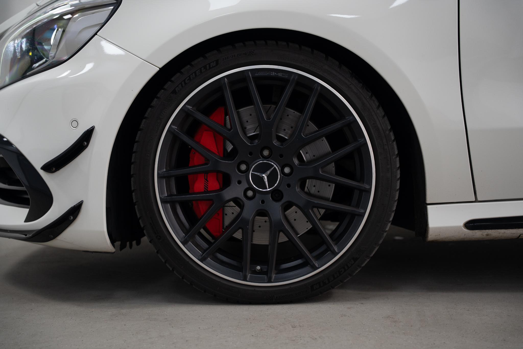 Foto van Mercedes-Benz AMG A 45