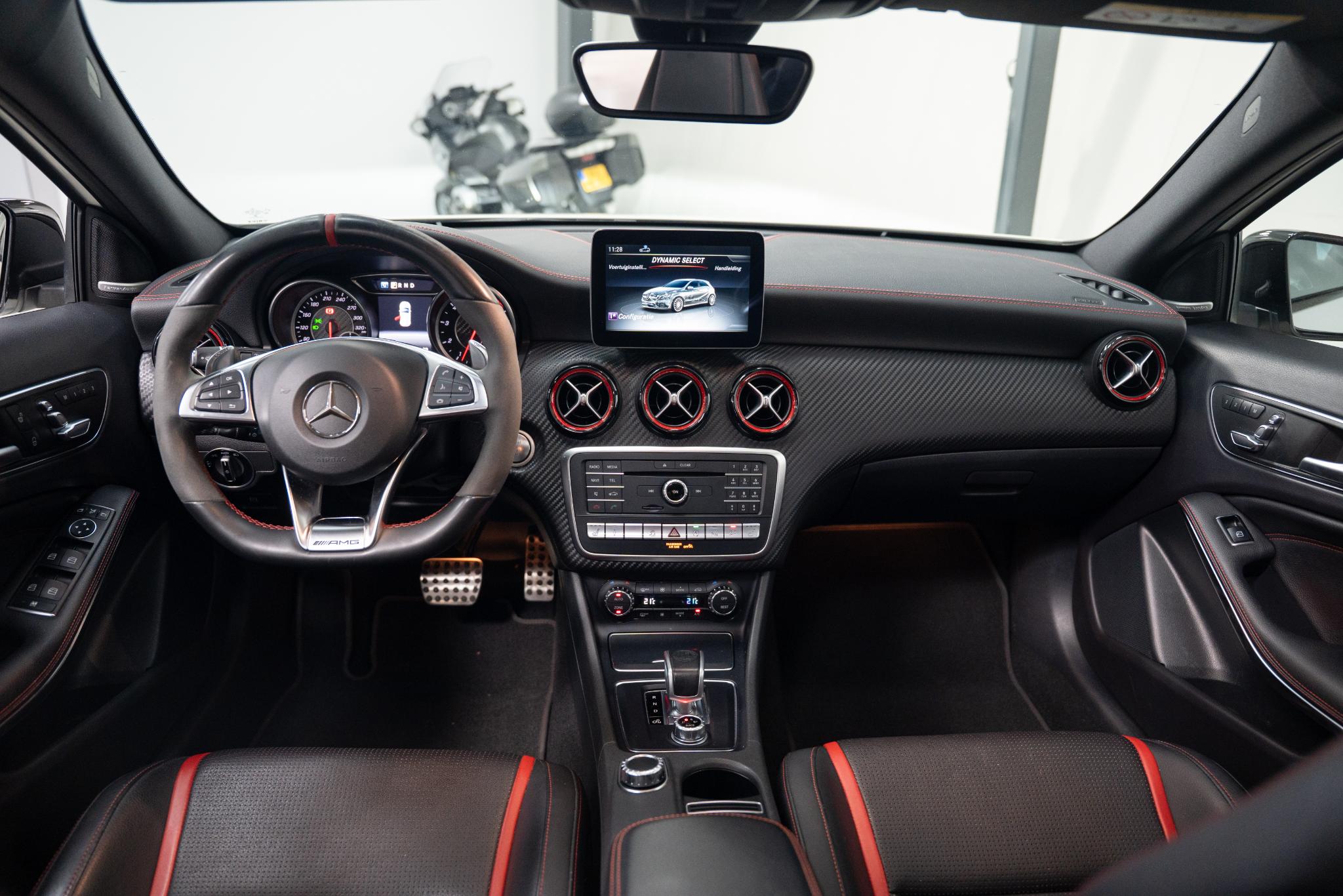 Foto van Mercedes-Benz AMG A 45