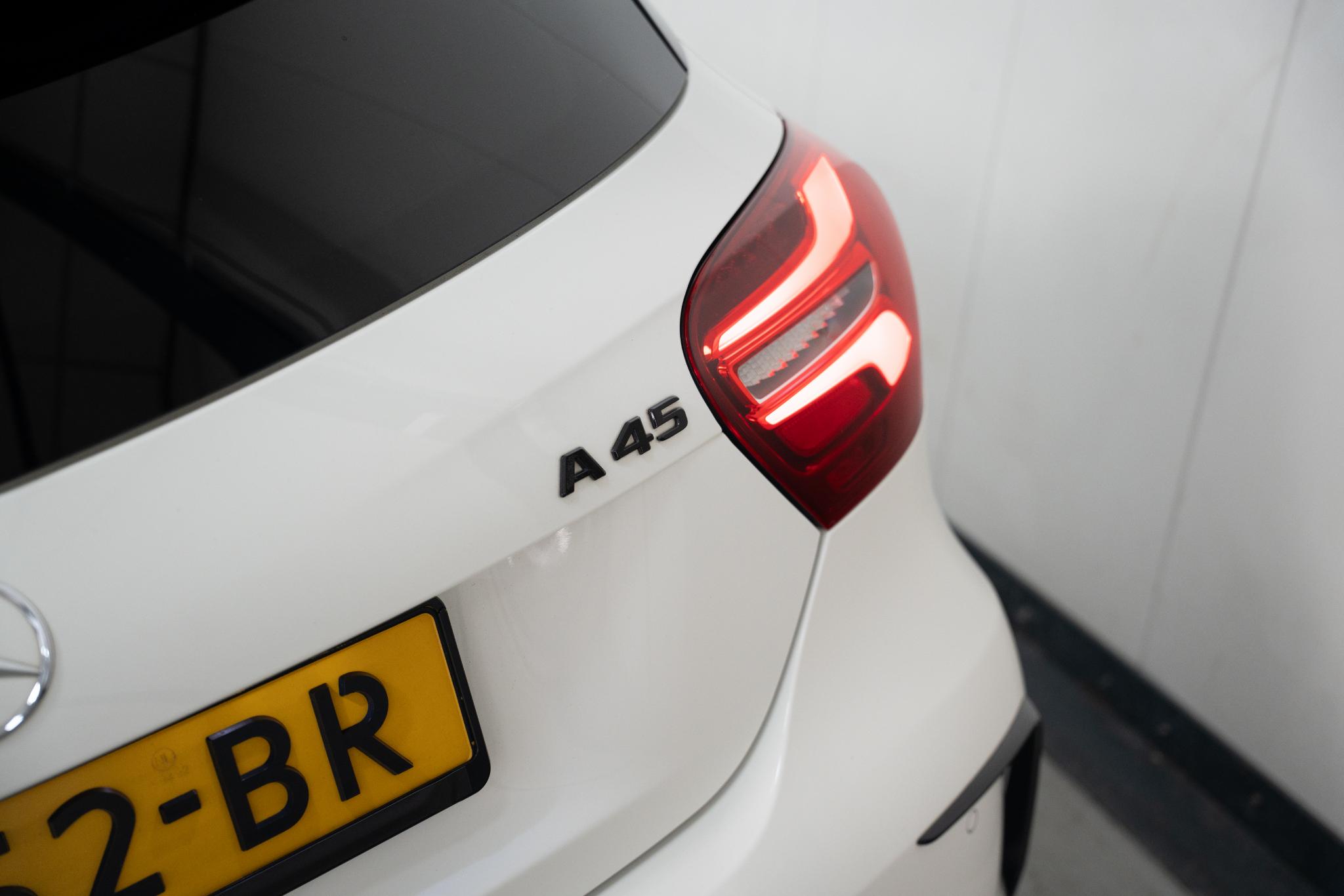 Foto van Mercedes-Benz AMG A 45