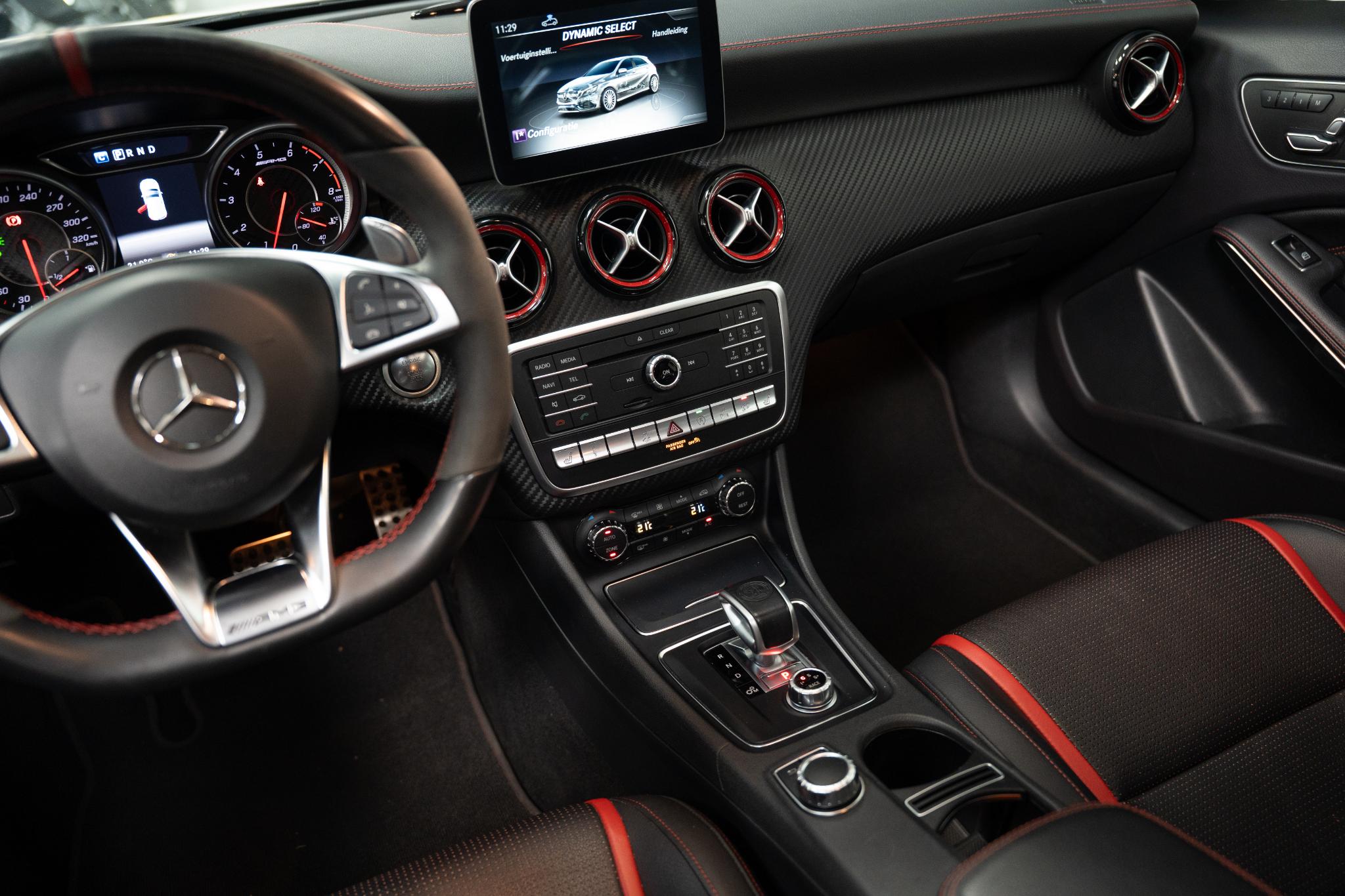 Foto van Mercedes-Benz AMG A 45