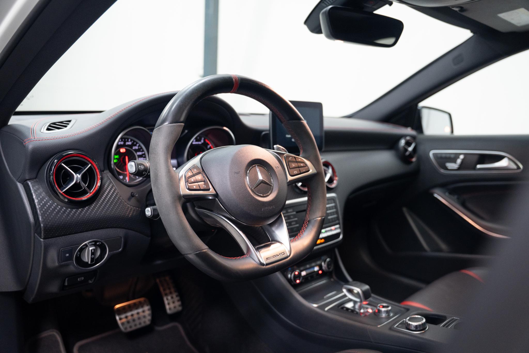 Foto van Mercedes-Benz AMG A 45
