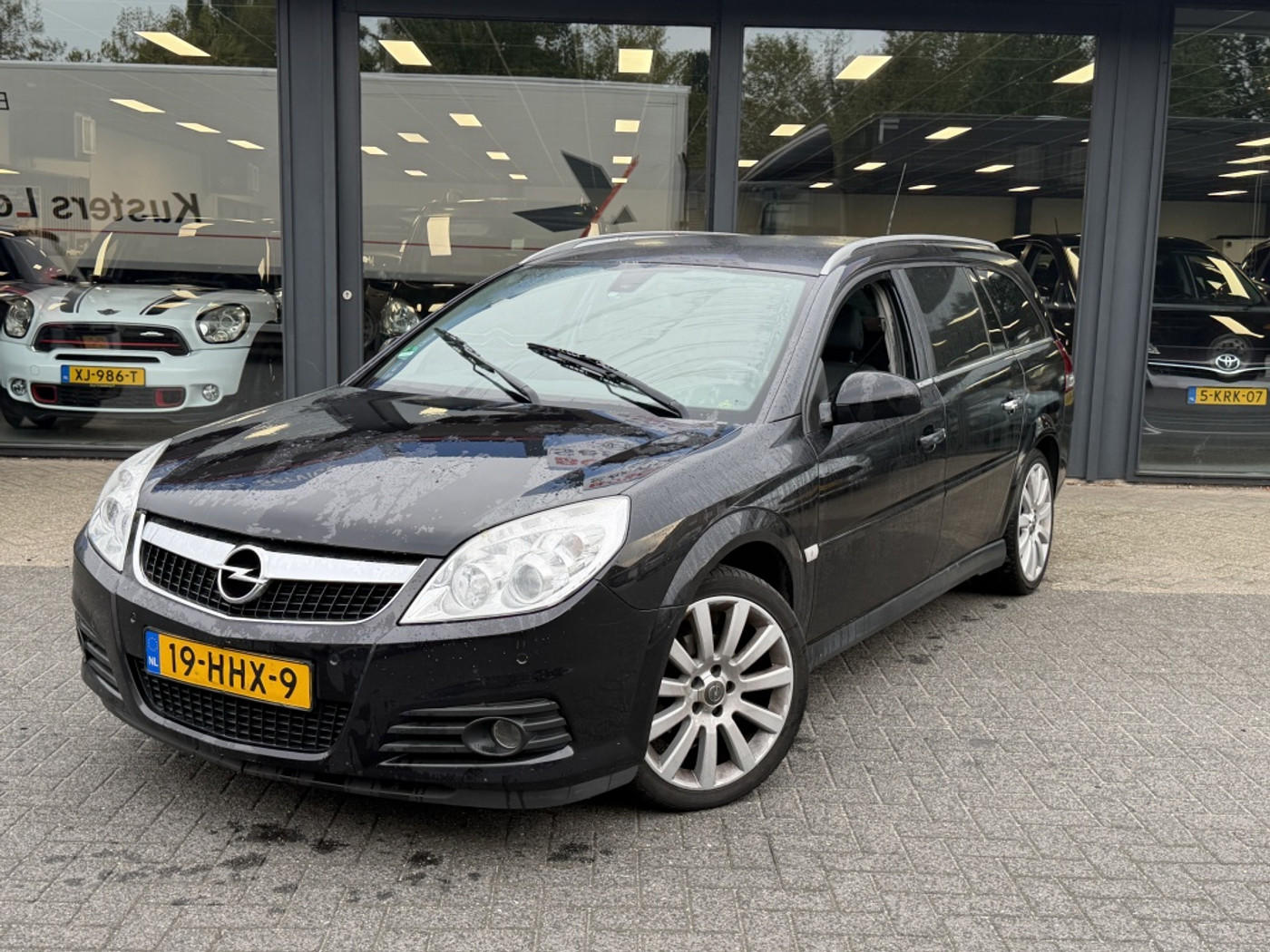 Opel Vectra Station Wagon 1.8-16V Executive NIEUWE APK!!! 2008 - voorkant