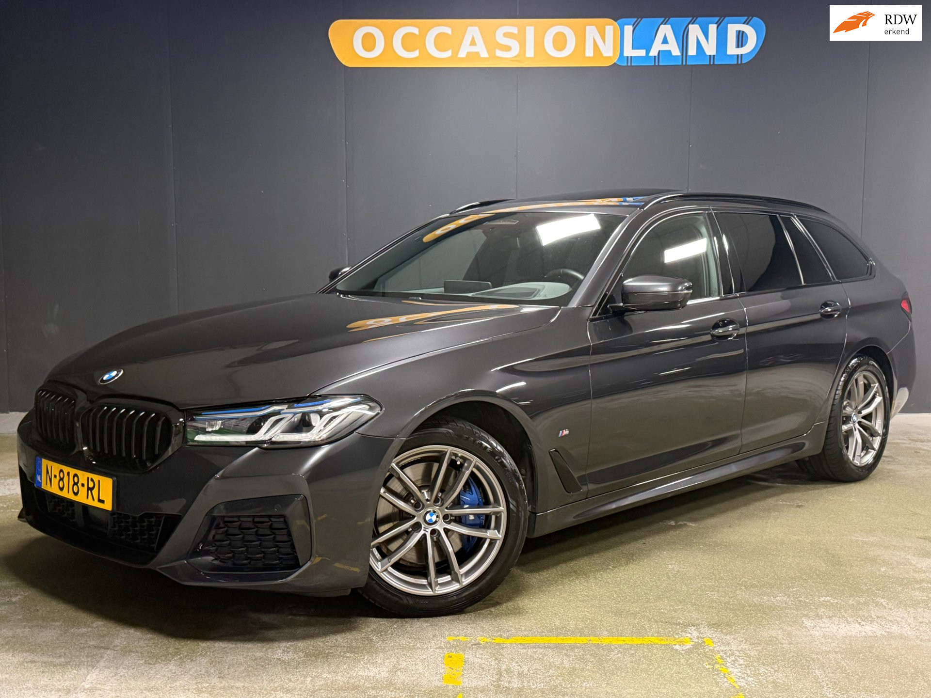 BMW 530i 530i High Executive M-Sport|PANO|LASER|KEYLESS|TREKHAAK|MEMORY|HUD|360CAM|SFEER|DODEHOEK|ACC|CARPLAY|18INCH| 2021 - voorkant